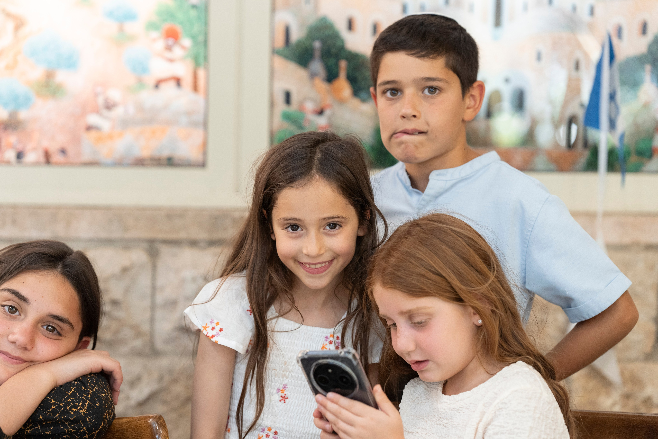 הנחת התפילין רפאל לוי. יוסף מזרחי צילום חתונה, ברית וזוגיות. צלם מקצועי שאוהב להוציא אתכם הכי יפים ברגעים הכי מרגשים