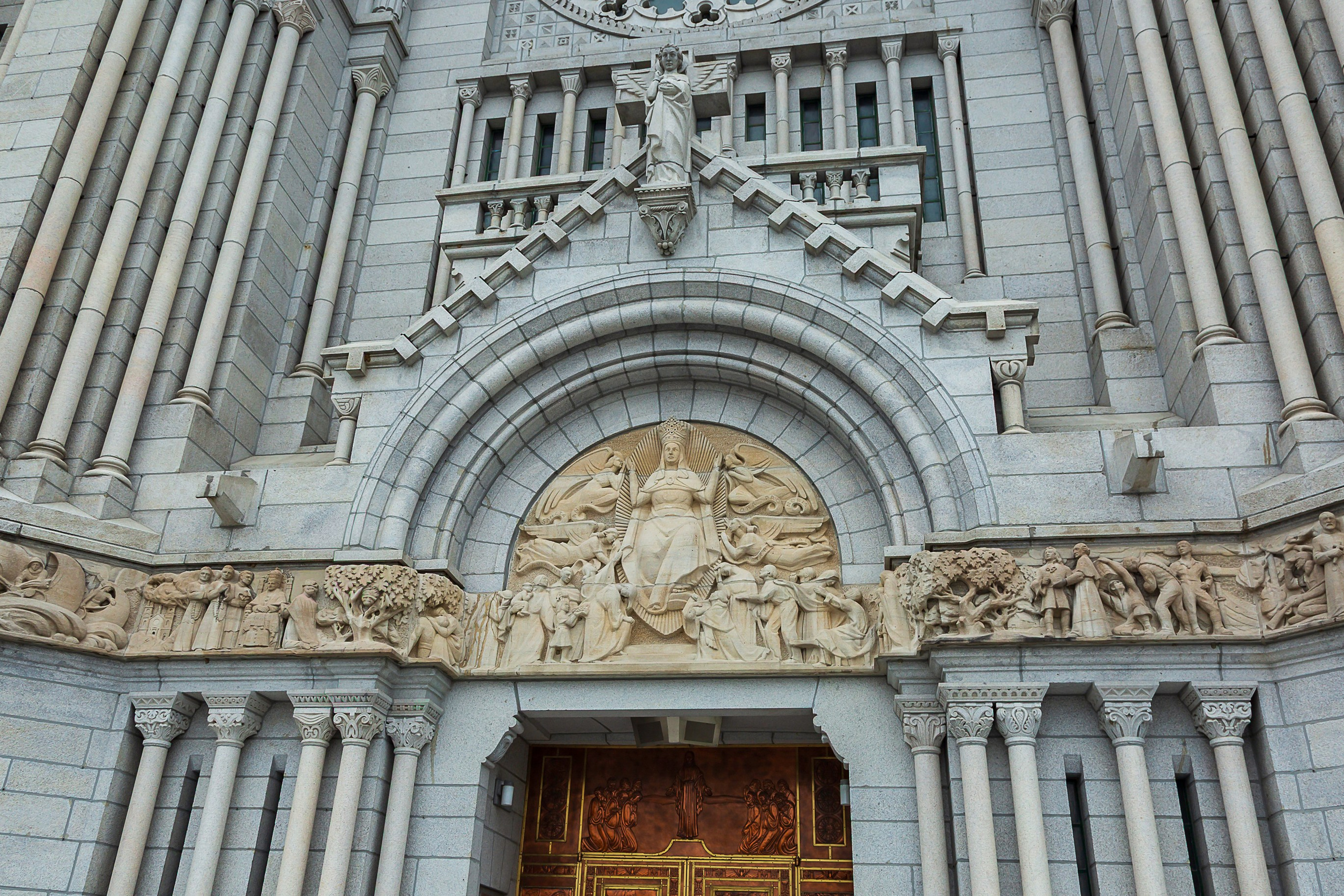 Sainte Anne de Beaupre et Quebec. Studioplaza8