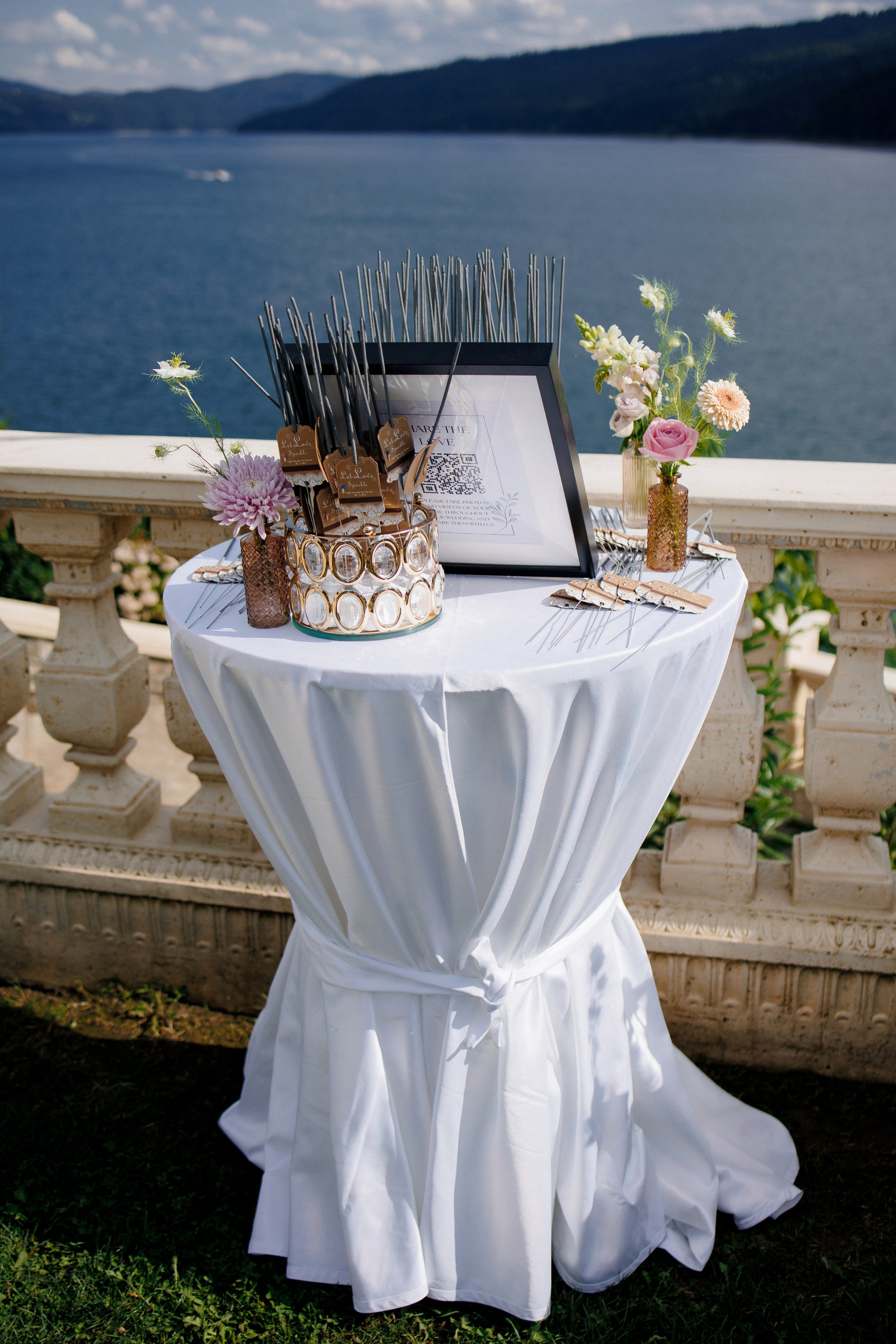Ioana & Vince. Wedding Photographer, based in Iasi, Romania, but will travel all over the globe to make sure you look amazing in all your wedding photos