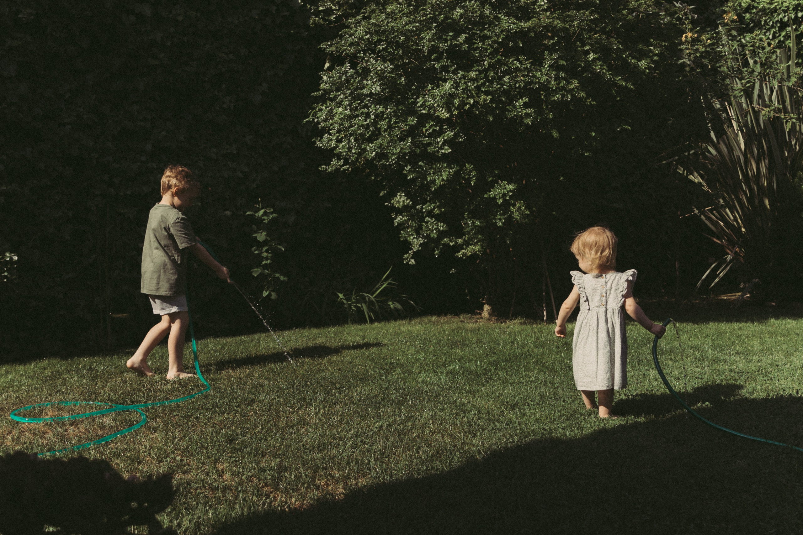 Sesión de fotos familiar en casa — Momentos reales y acogedores. Photographer in Santiago, Chile Anna Almazova