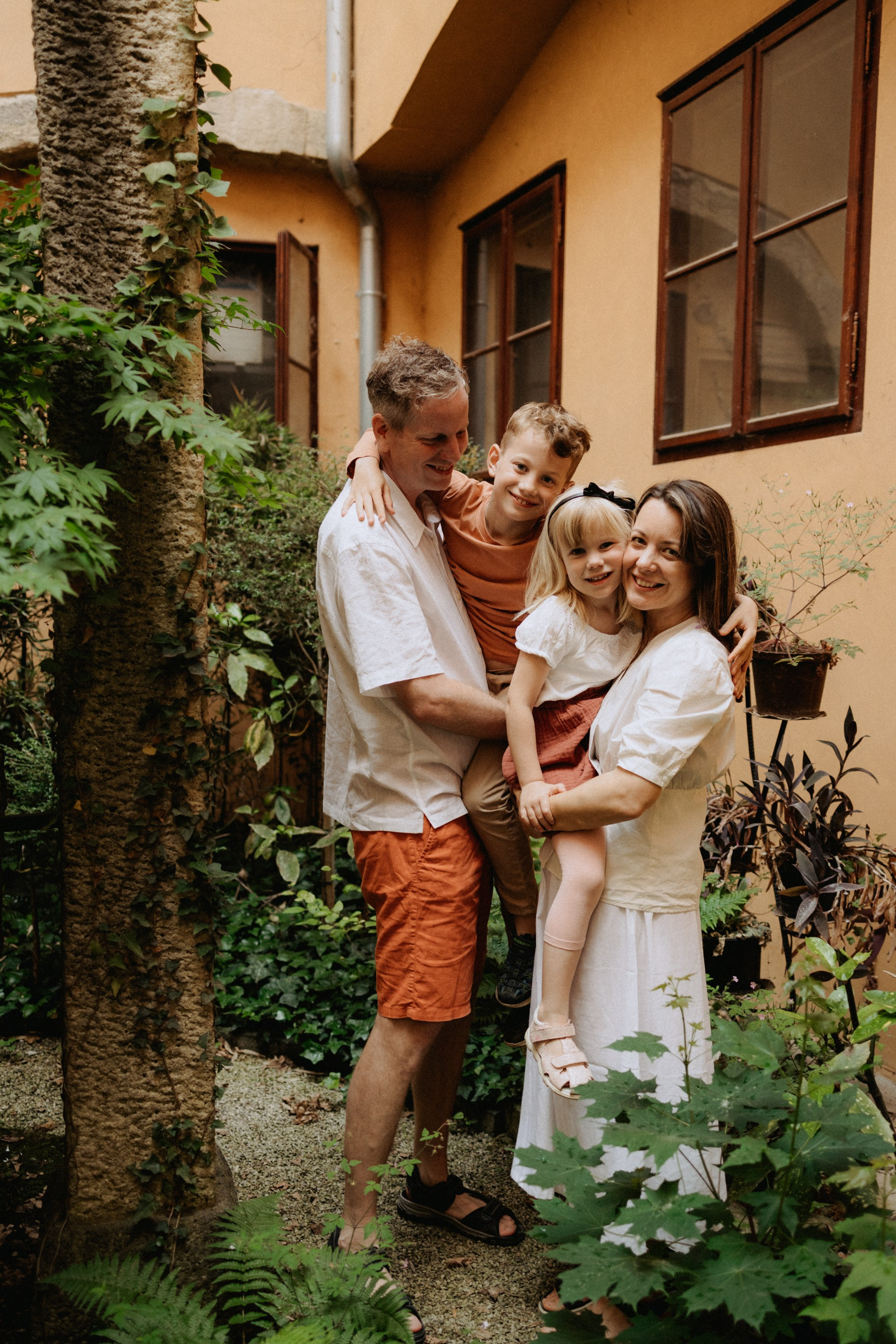 Family in the city. Elena Gorobets. Photographer in Zagreb