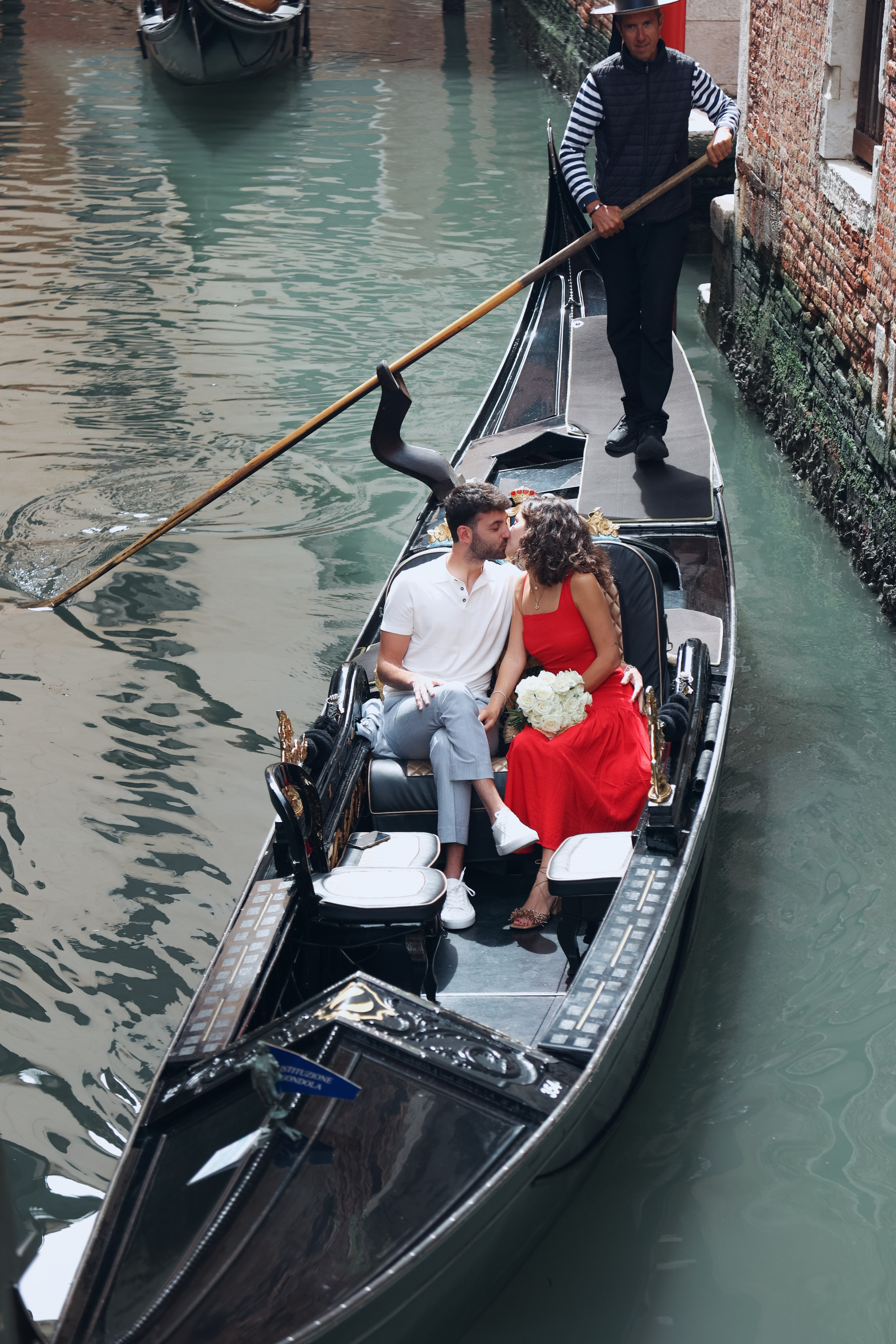 Surprise proposal on a Gondola Ride, Lola & Andy. Photographer in Venice, Viktoria Antonova