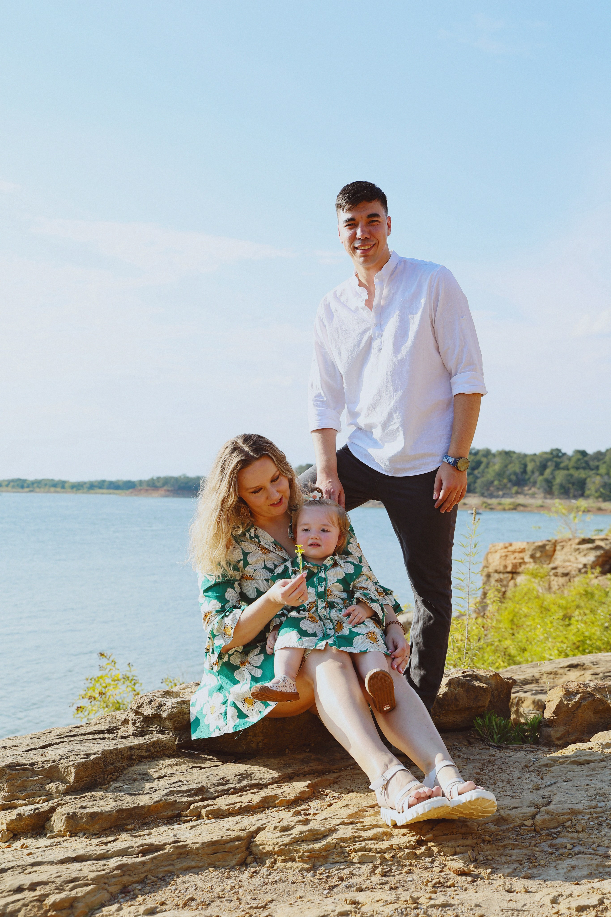 Baby Family Photoshoot – Outdoor Family Photography with Infant or Toddler. Lana Petrychenko — Portrait & Family Photographer. Valencia, Spain