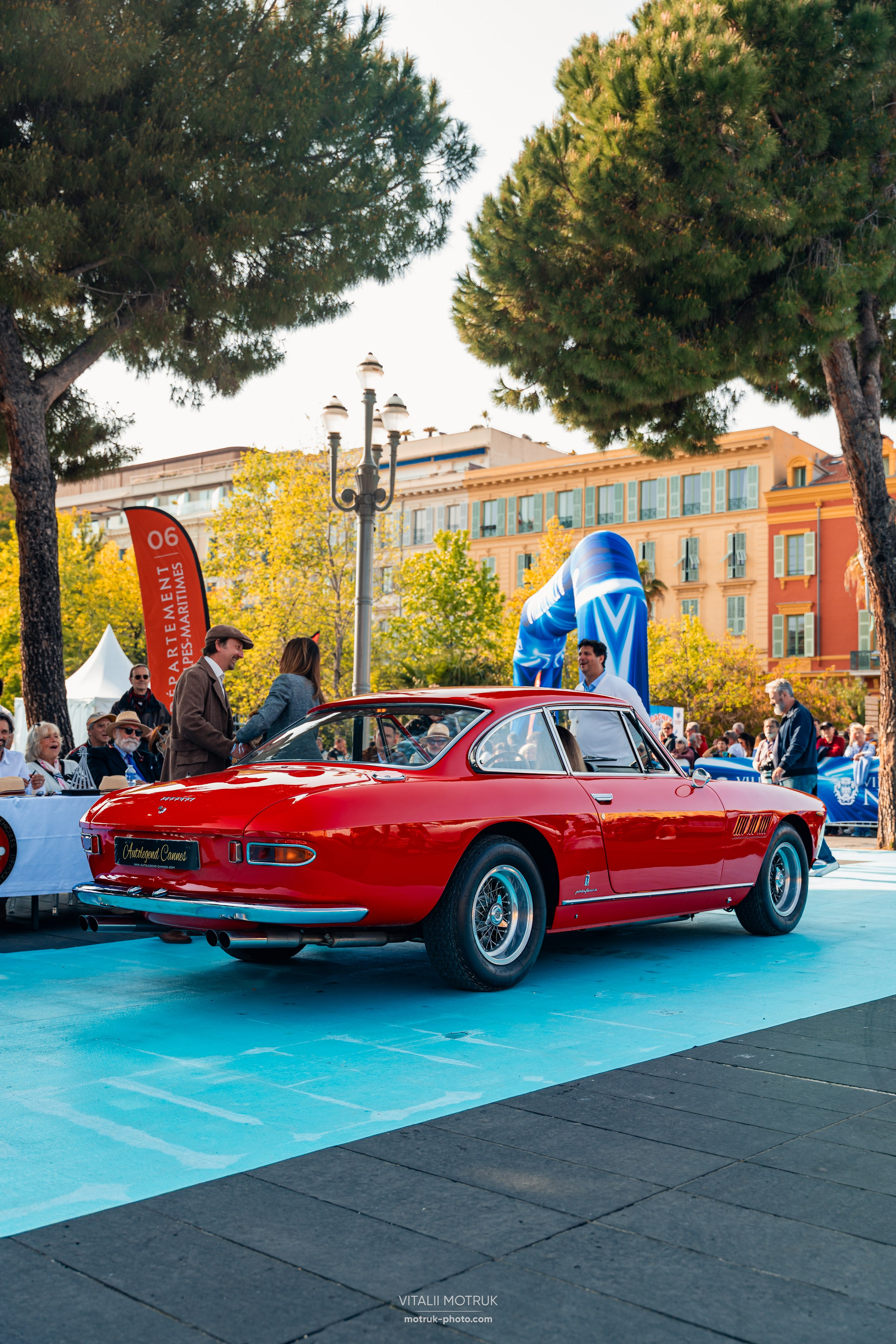 Legends de Nice. Photographe de voitures à Paris — Vitalii Motruk