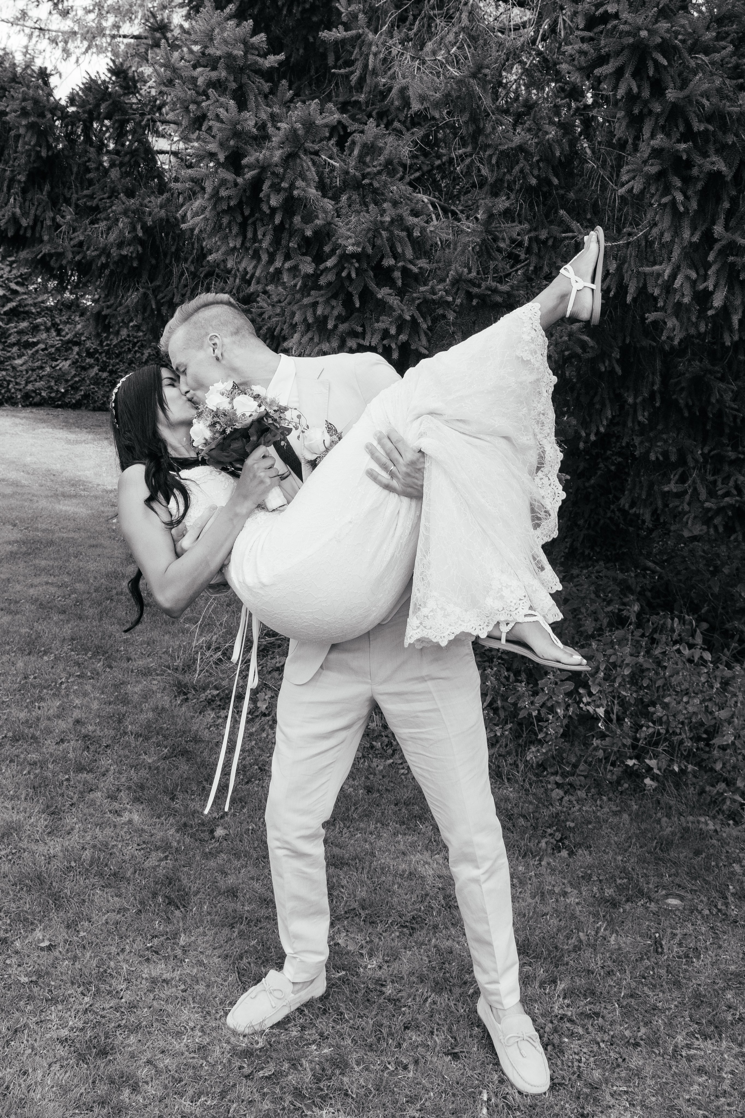 KAIANE & BENJAMIN Meilen, Switzerland. I am Elena Altendorfer. Wedding photographer in Zurich and Switzerland