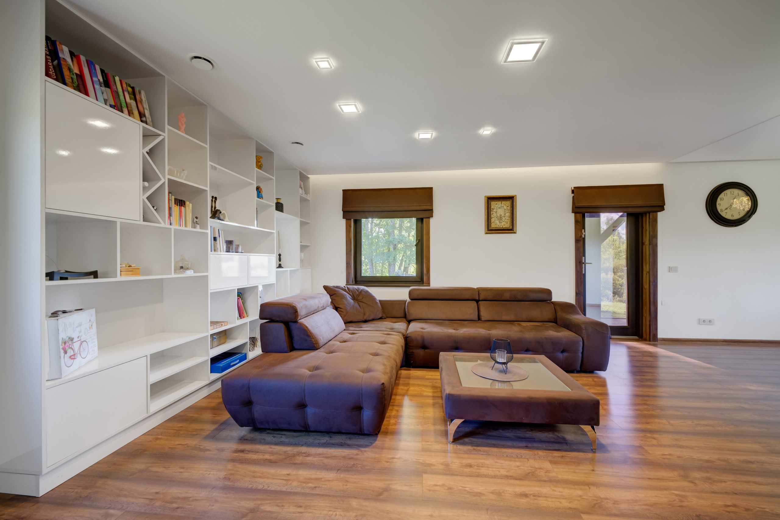 Sadyba Vinliaus r. prie ežero. Elina Sapiega fotografė Vilniuje