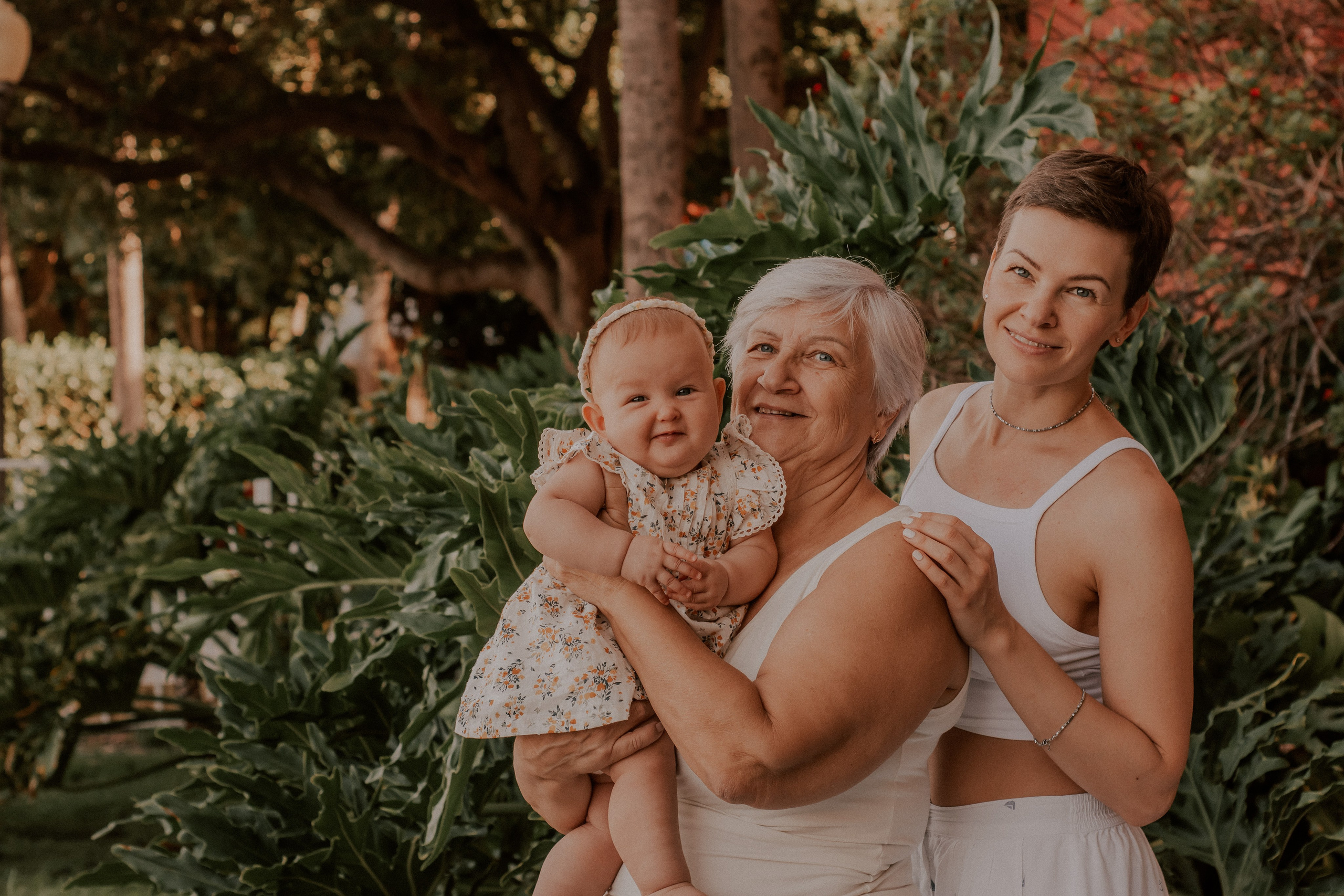 Family photography Yulia and Sonya. Professional portrait photographer in Los Angeles | Axenia Haritonova