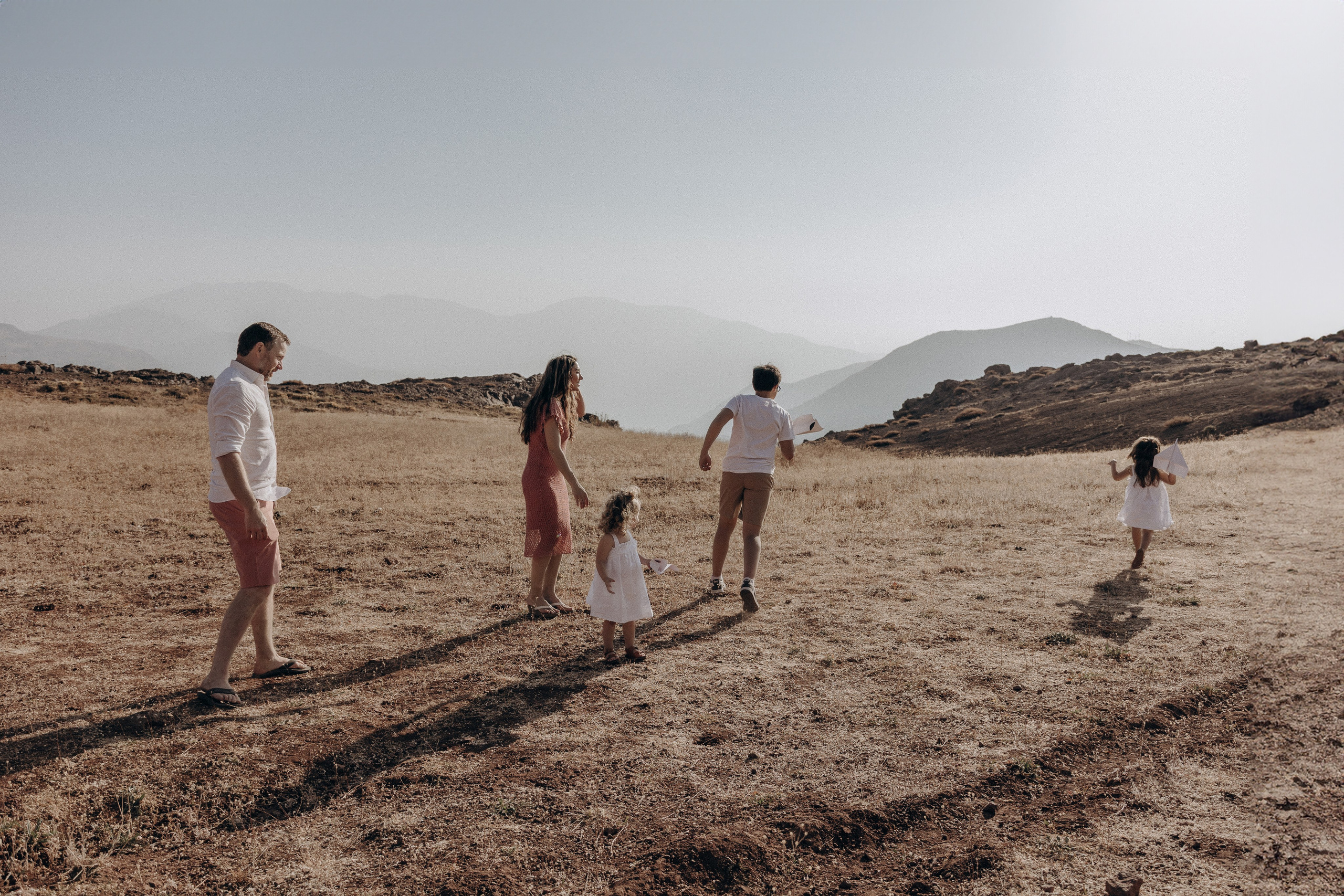Family Photoshoot in the Mountains — Nature & Tenderness. Photographer in Santiago, Chile Anna Almazova
