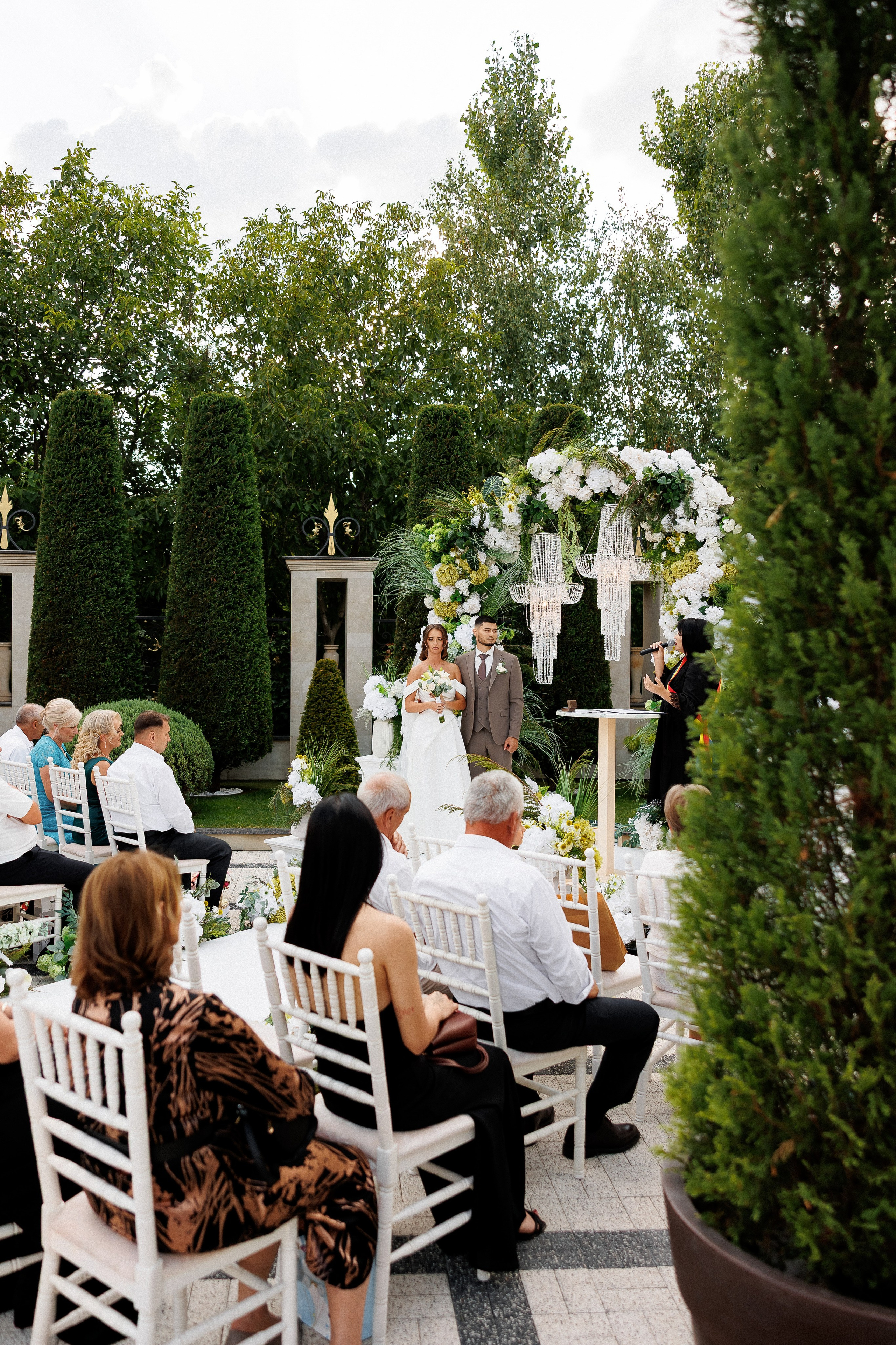 Eugen & Livia — Grand Elysee — Wedding Day. Servicii Foto și Video 067188353