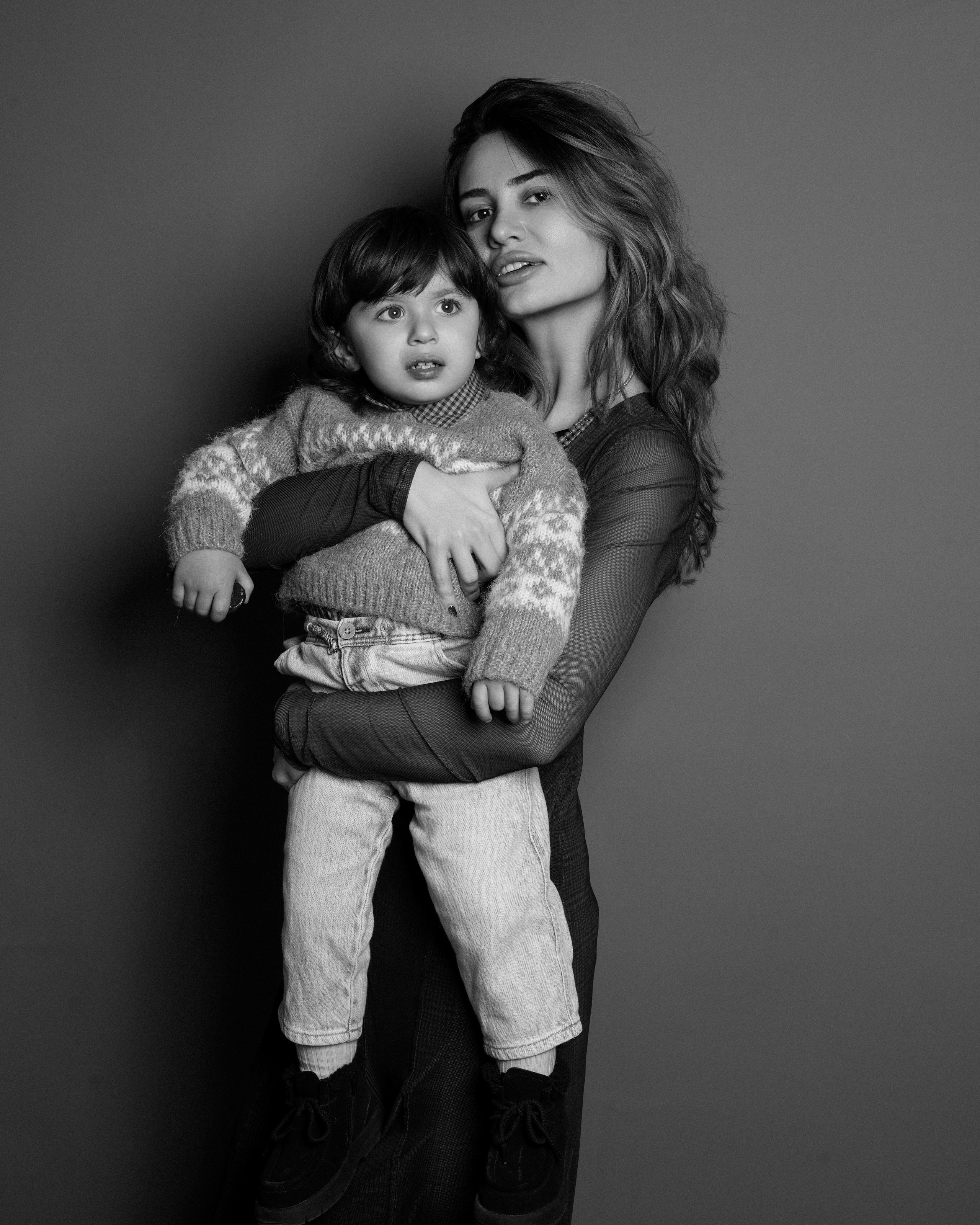 დედაშვილის ფოტოსესია სტუდიაში. ფოტოგრაფი სალომე ბარბაქაძე