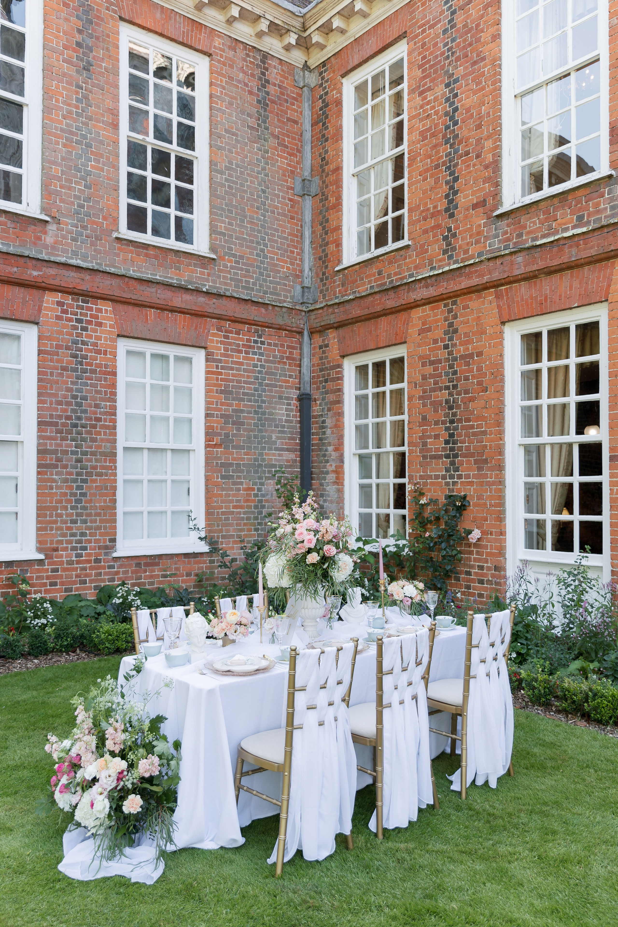 Regal Romance | Editorial Photoshoot at Gosfield Hall, London Estat. YES I DO PRODUCTION — Wedding photography&videography