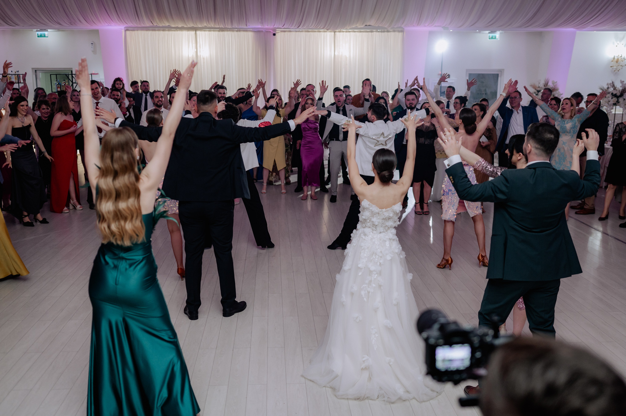 Nunta la Hotel Capitol Iasi. Proud Vision Weddings | Wedding Photography & Film — Servicii profesionale Foto Video Nunta Iasi