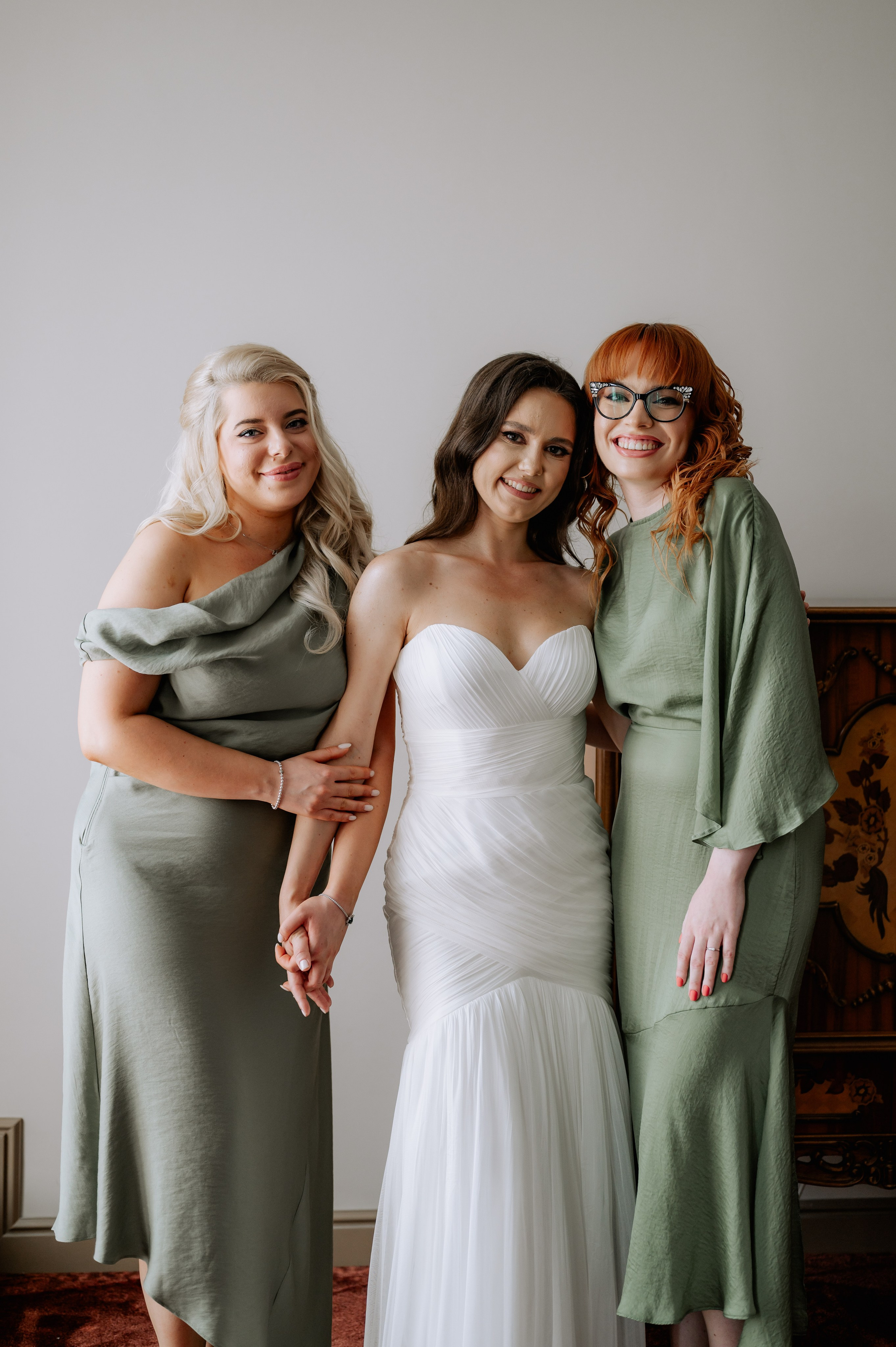 Cununie civila in aer liber , artificii de zi colorate , decor nunta , nunta la Hotel Traian. Proud Vision Weddings | Wedding Photography & Film — Servicii profesionale Foto Video Nunta Iasi