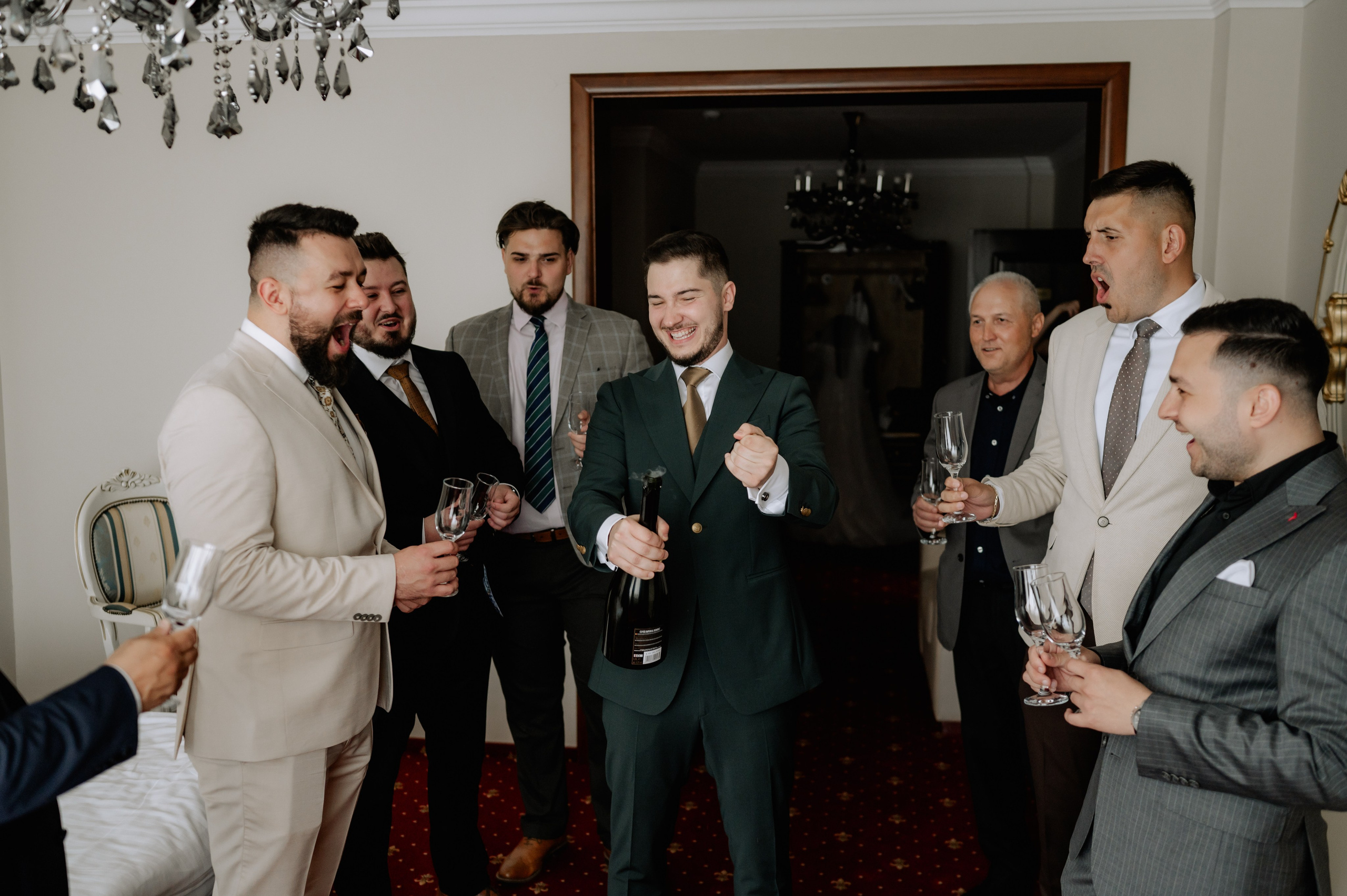 Nunta la Hotel Capitol Iasi. Proud Vision Weddings | Wedding Photography & Film — Servicii profesionale Foto Video Nunta Iasi