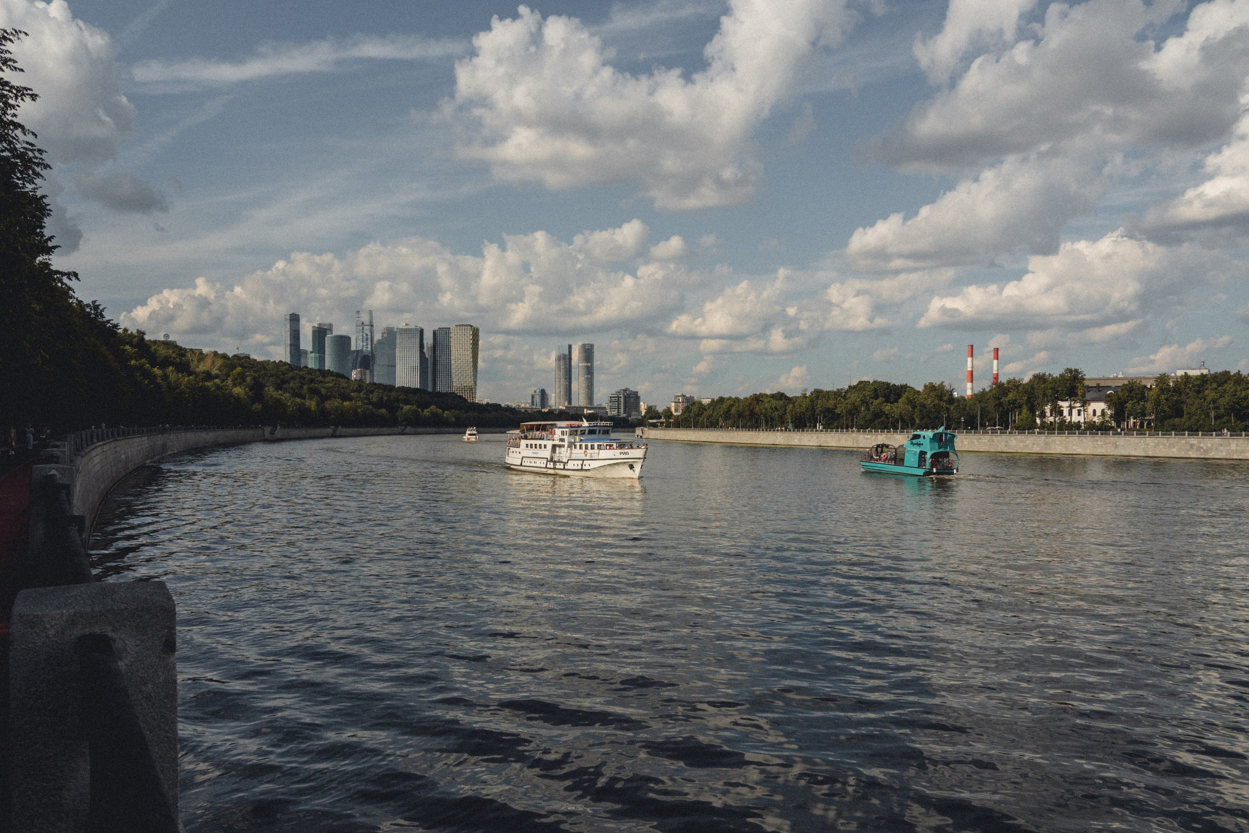 Воробьевы Горы. Photographe sur Cote d’Azur. Portraits de familles, couples, enfants, événements