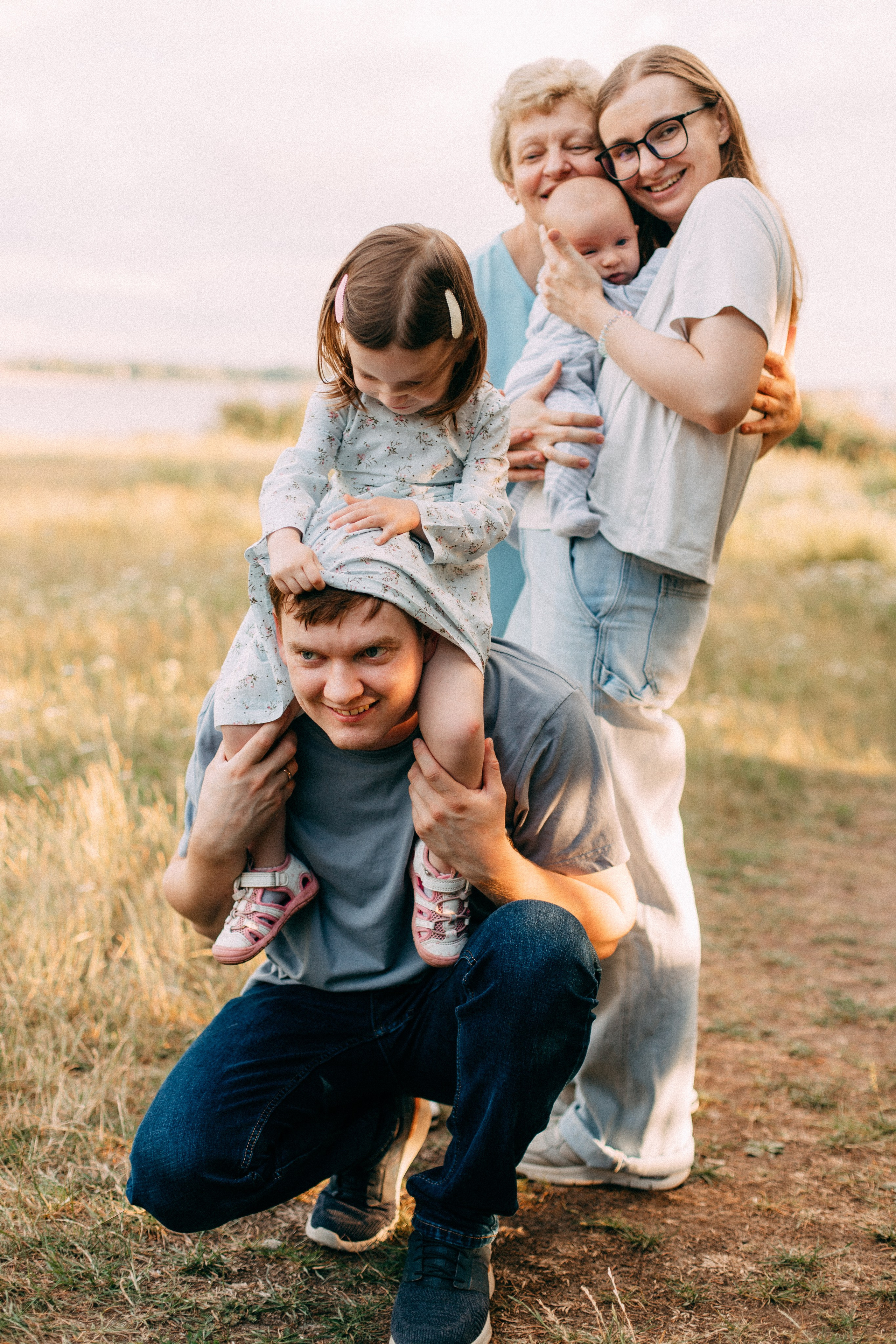 Арина, Сережа, Ника и Артем. Главная