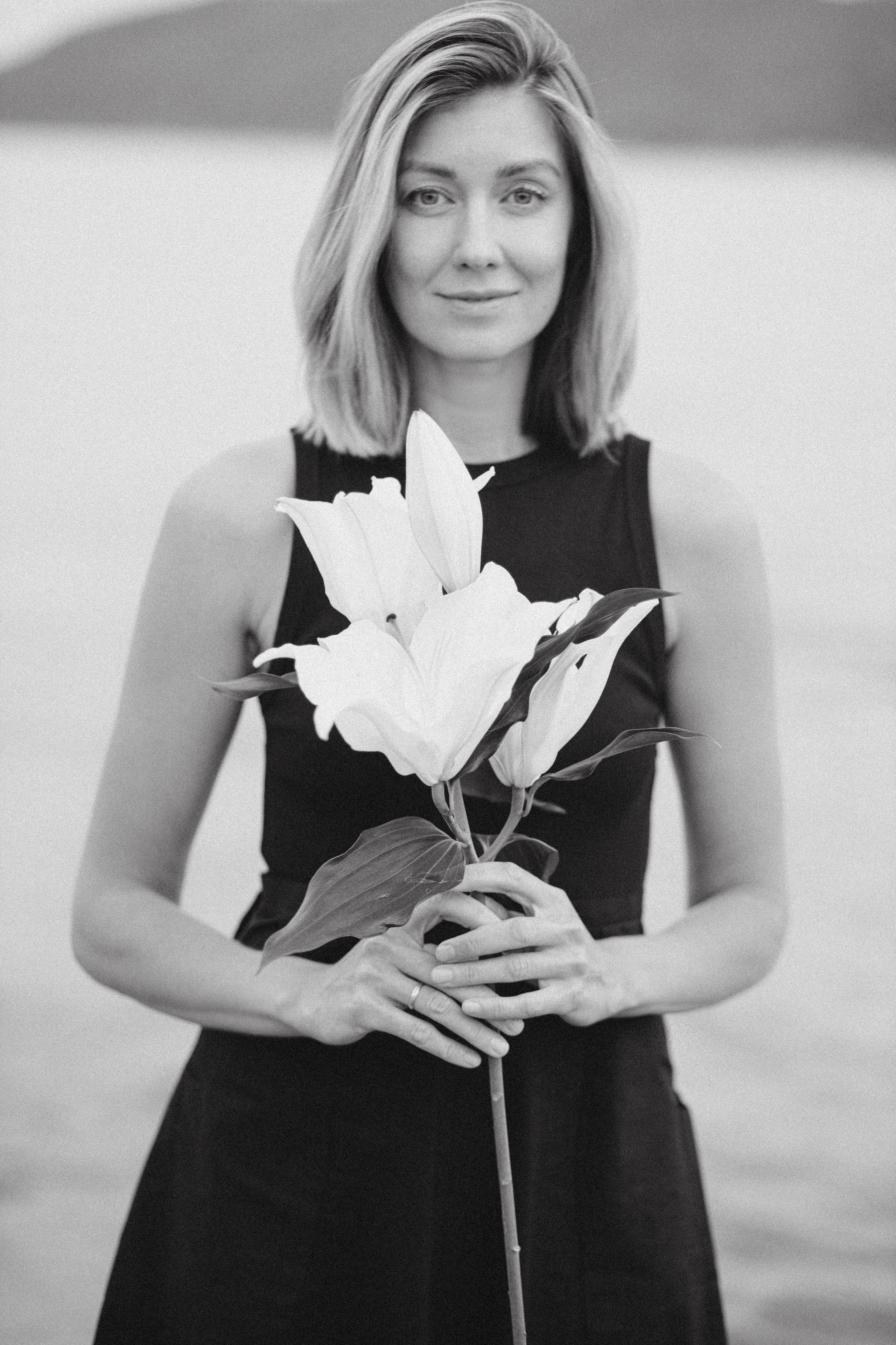 Катя с лилией. Фотограф Мила Ромашкина