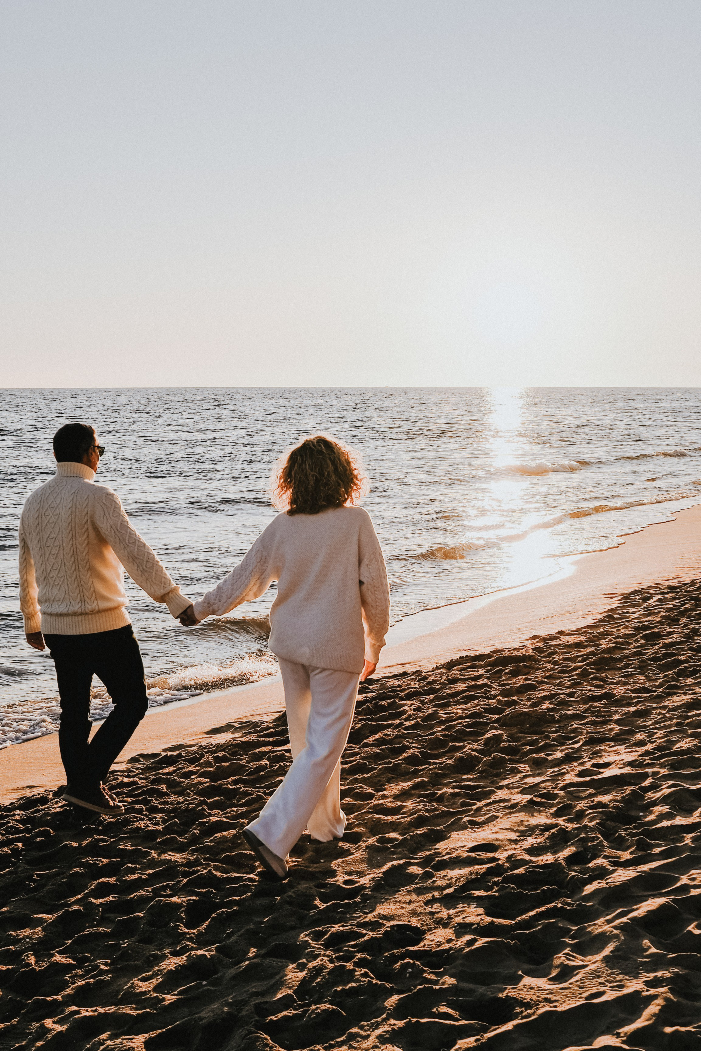 Sesión de pareja en la playa. Fotografía profesional en Calafell - Elena Medvedeva