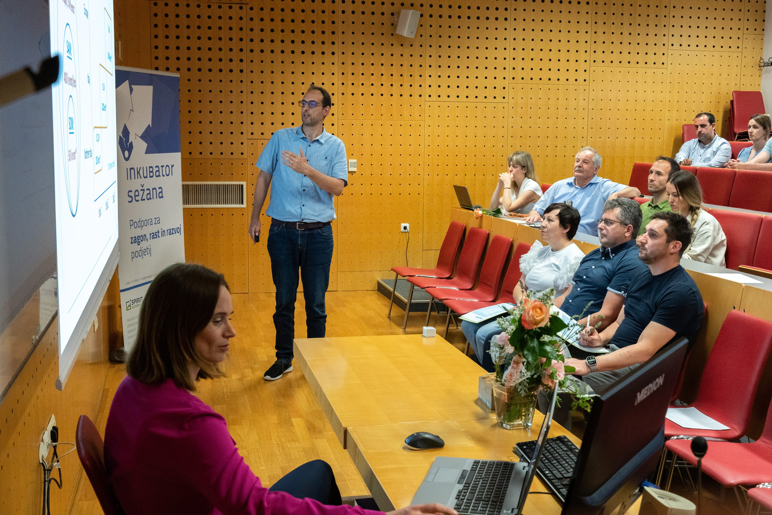 Podjetjetniška šola Sežana. Inkubator (Slovenija). Fotografinja in videografinja Mariia Bortiakova iz Slovenije: fotografiranje dogodkov, portretov in snemanje videov po vsej Sloveniji