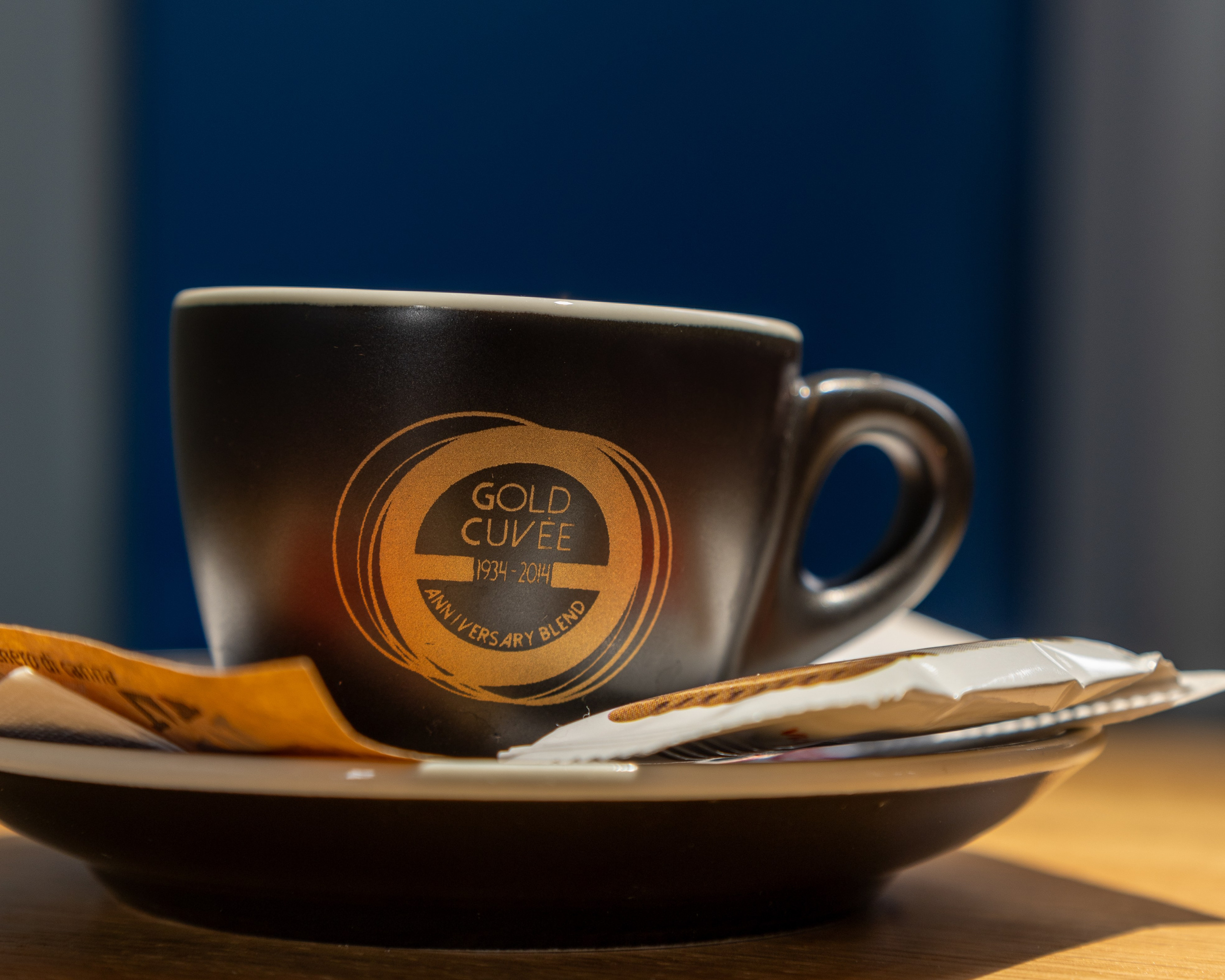 Cafenea “Monte Carlo” Buhuși. Fotograf. Lucrez cu oameni, produse și spații. Portret și fotografie creativă. Bacău, România. Lidia Savinoiu