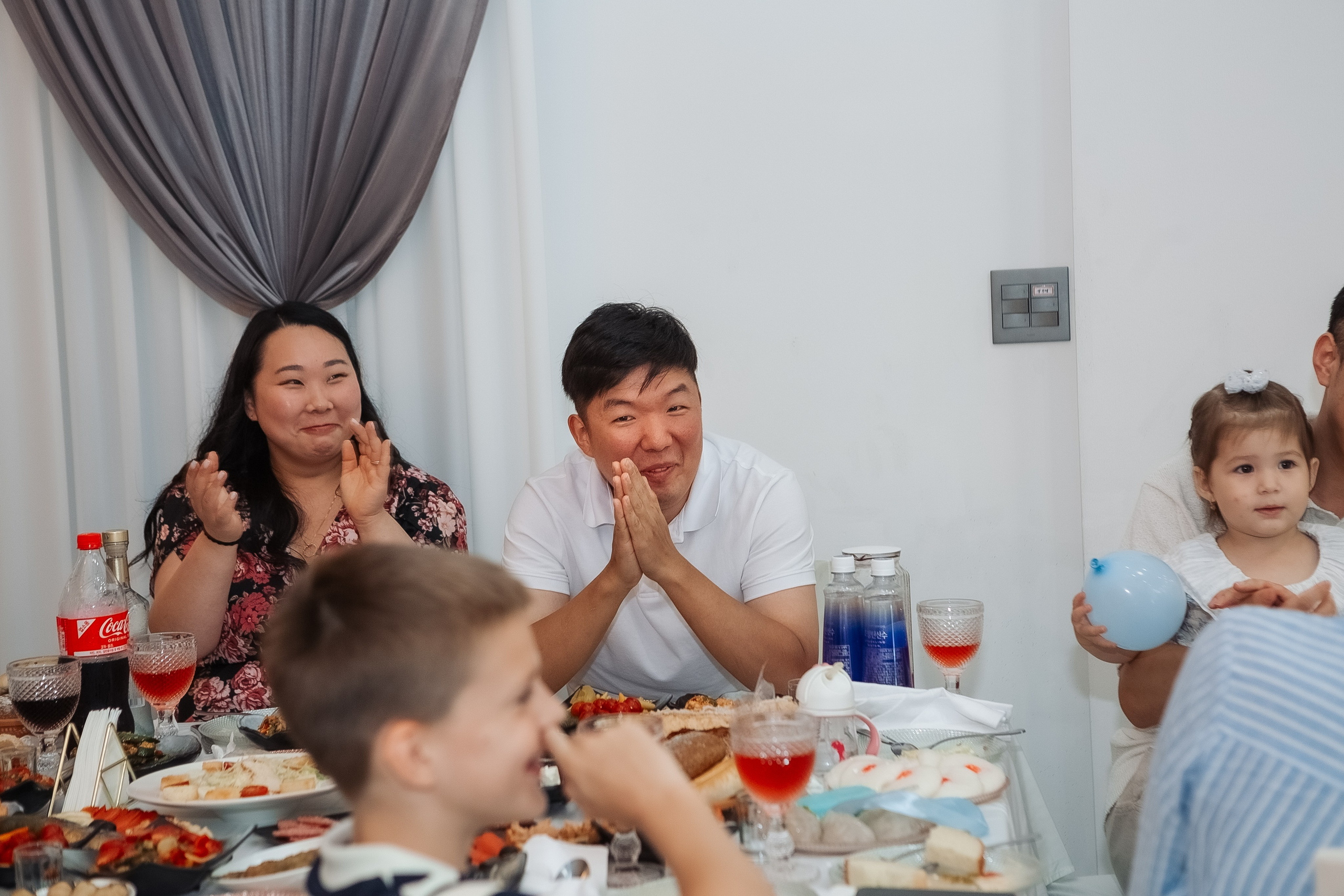 Тео дома и в ресторане. Фотограф беременности, ньюборн и годовасиков в Корее Жанна Хан