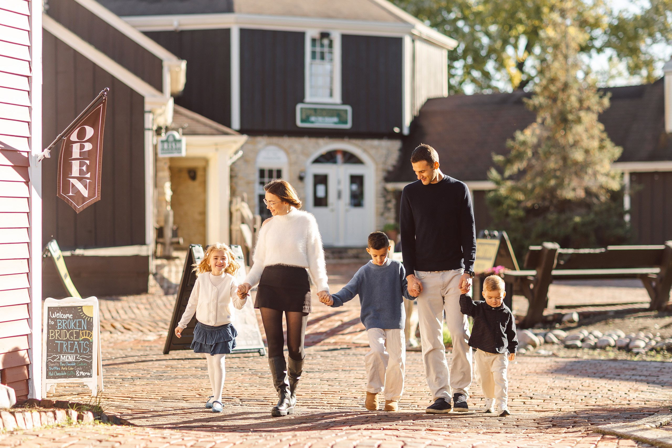 10.18.26 Family Photoshoot. Wedding family event photographer in Chicago Nick Yushevich