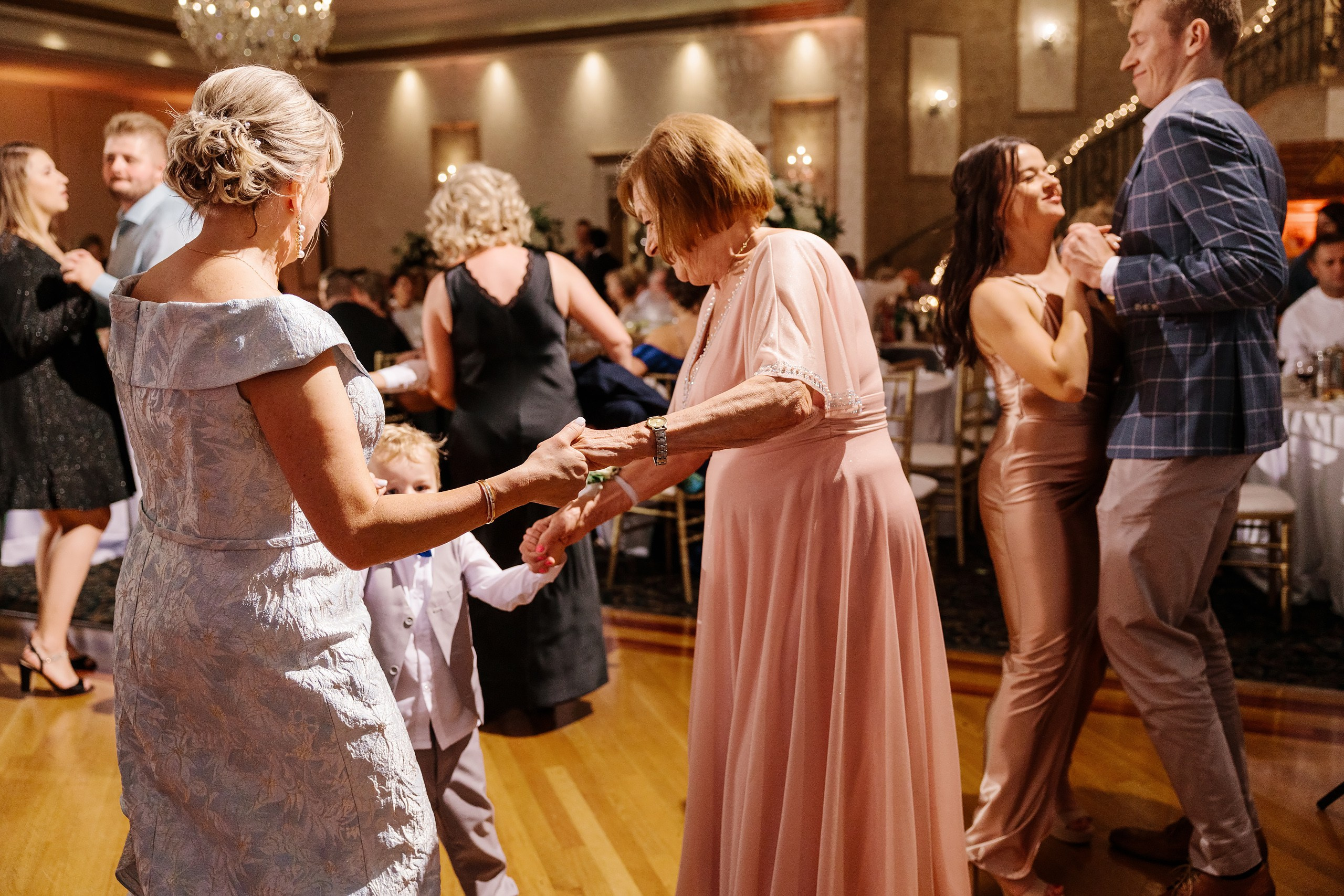 05.10.2024 Wedding. Wedding family event photographer in Chicago Nick Yushevich