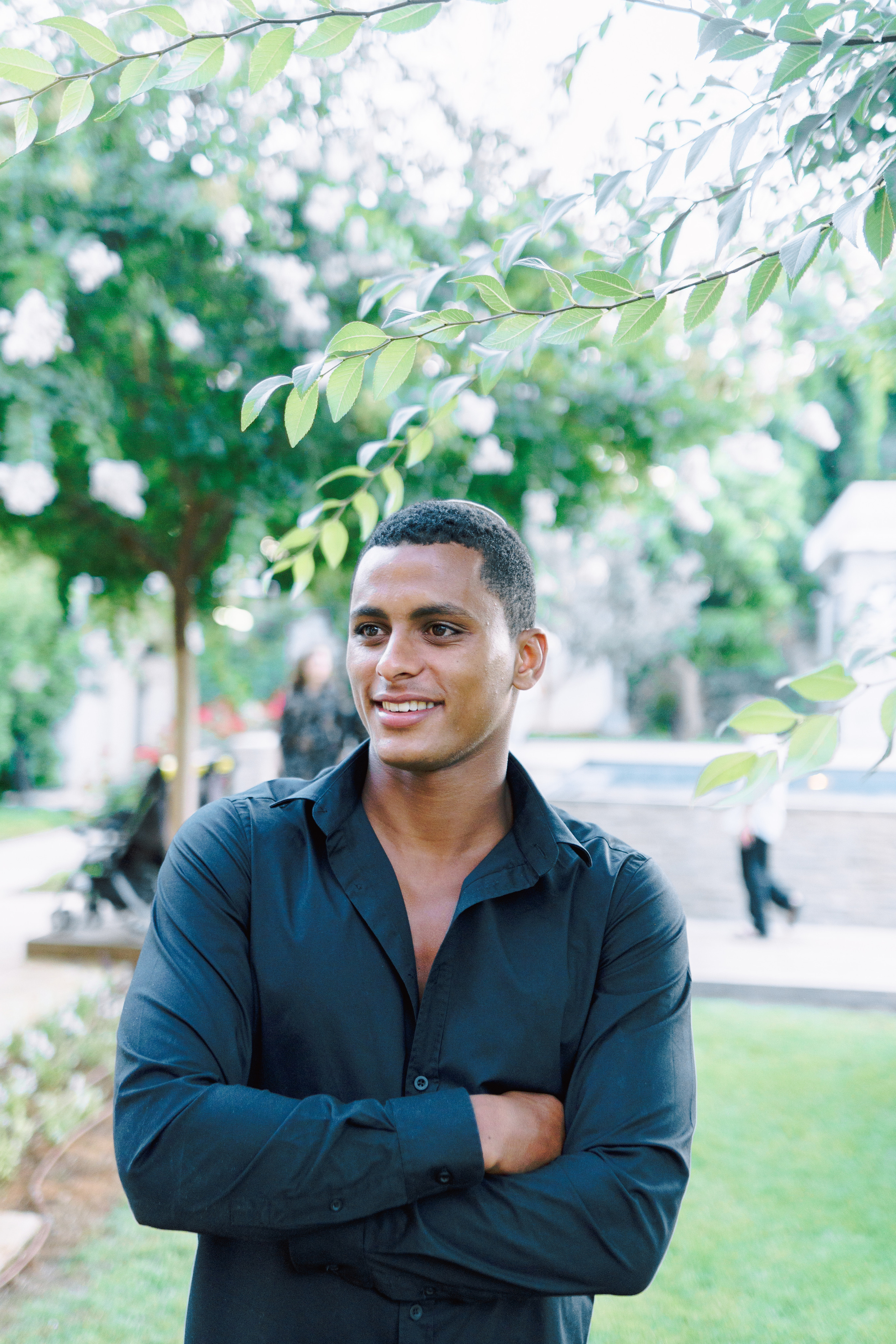 Touching wedding walk. Porto Travel Photographer | Couples & Vacation Photos in Portugal — WePortugal