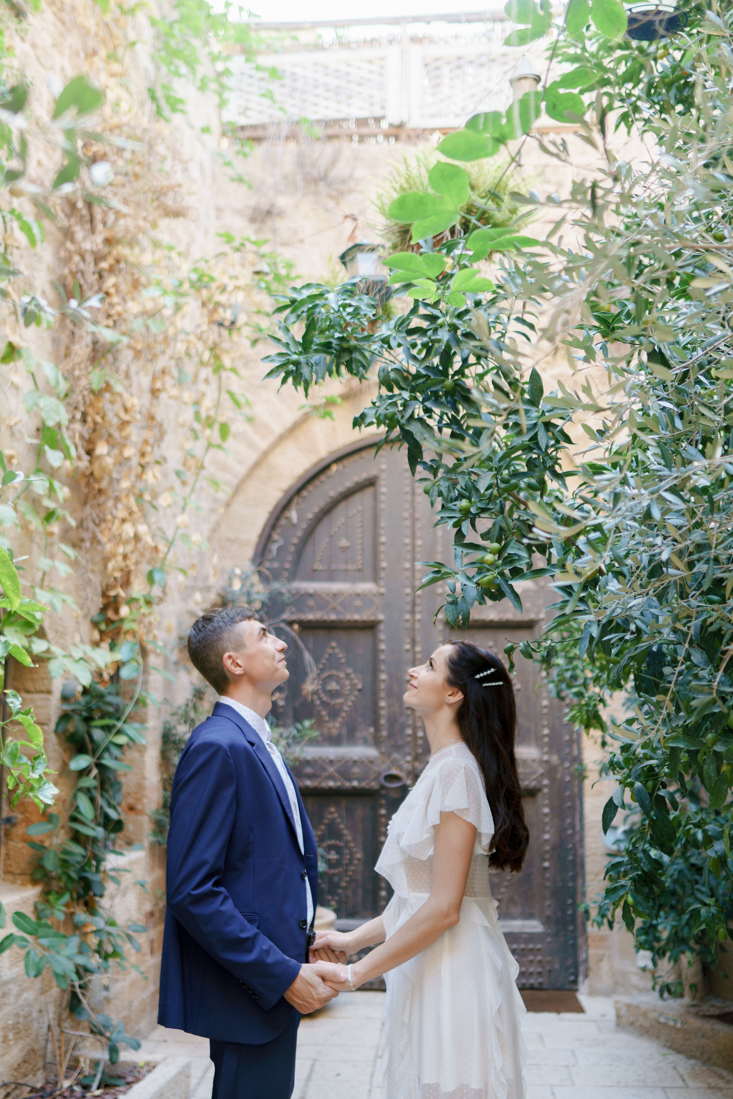 Свадебная прогулка в старом городе Яффо, Настя и Артем. Фотограф и видеограф в Португалии