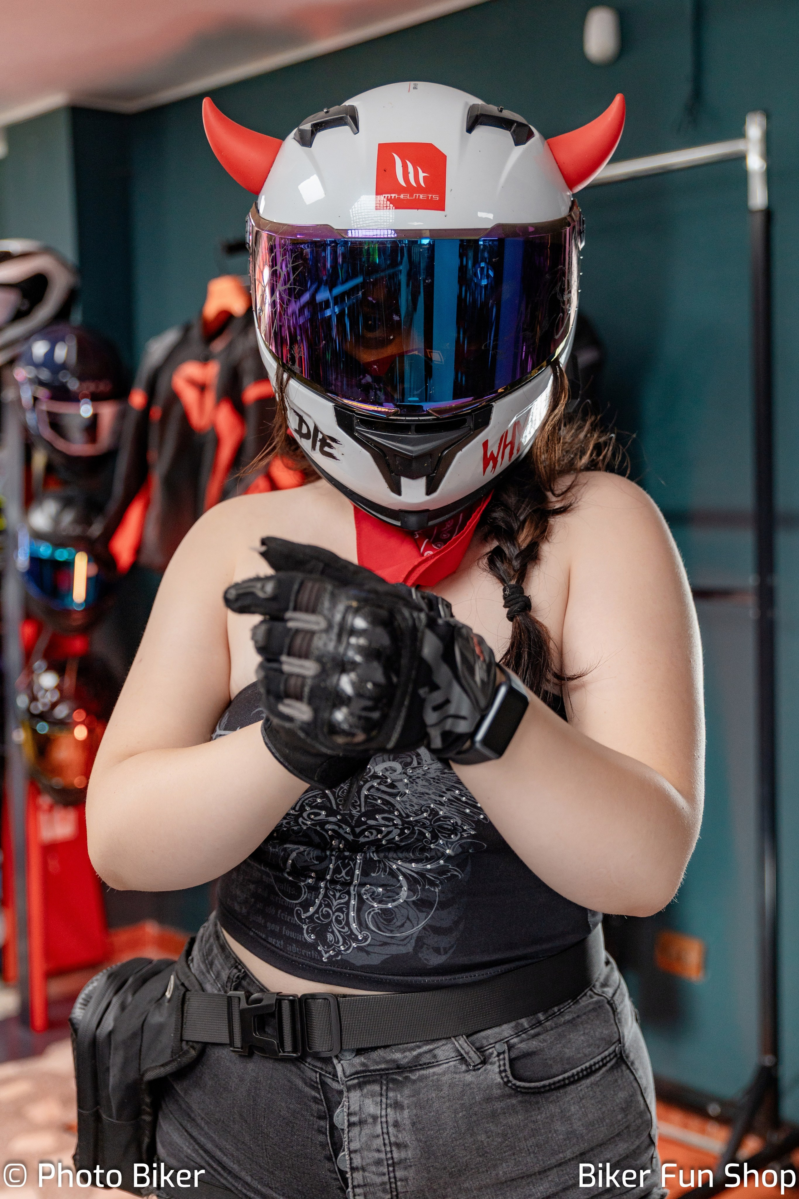 Sesiune foto magazin Biker Fun Shop. Lucian Dedeu — Fotograf