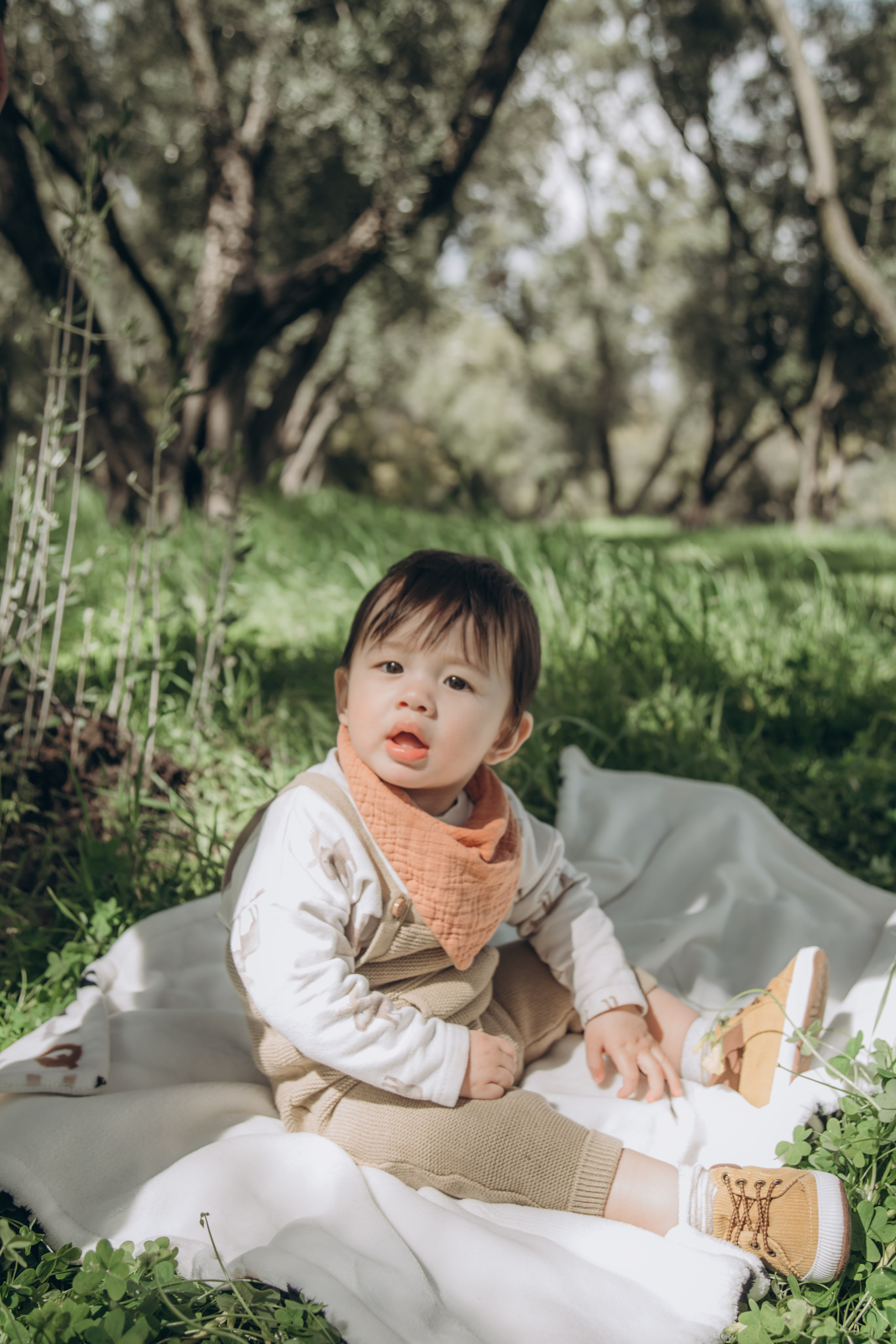 Family in nature. Family and children’s lifestyle photographer Elena Tumanova