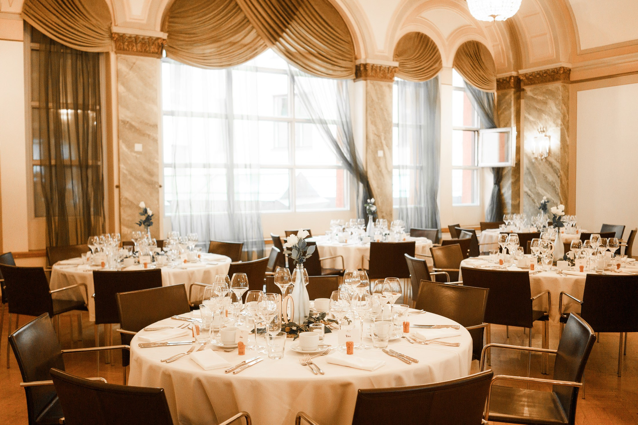 Hääkuvaus Klaus K, Rake-sali ja Helsingin vanha kirkko