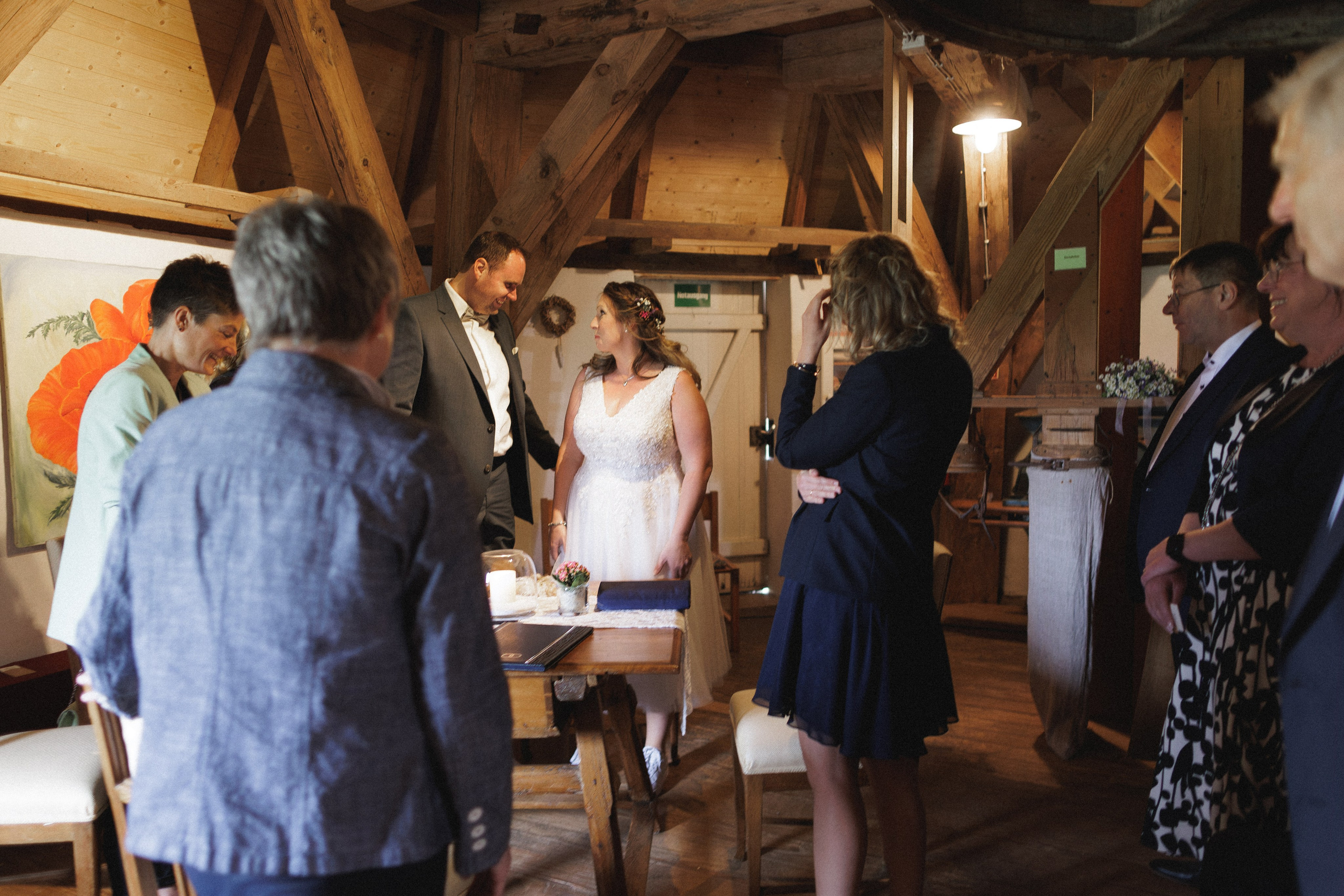 Hochzeitsfotografie an der Windmühle Eyendorf | Historische Romantik in Niedersachsen. Hochzeitsfotograf und Hochzeitsvideograf aus Hamburg | Roka21Film