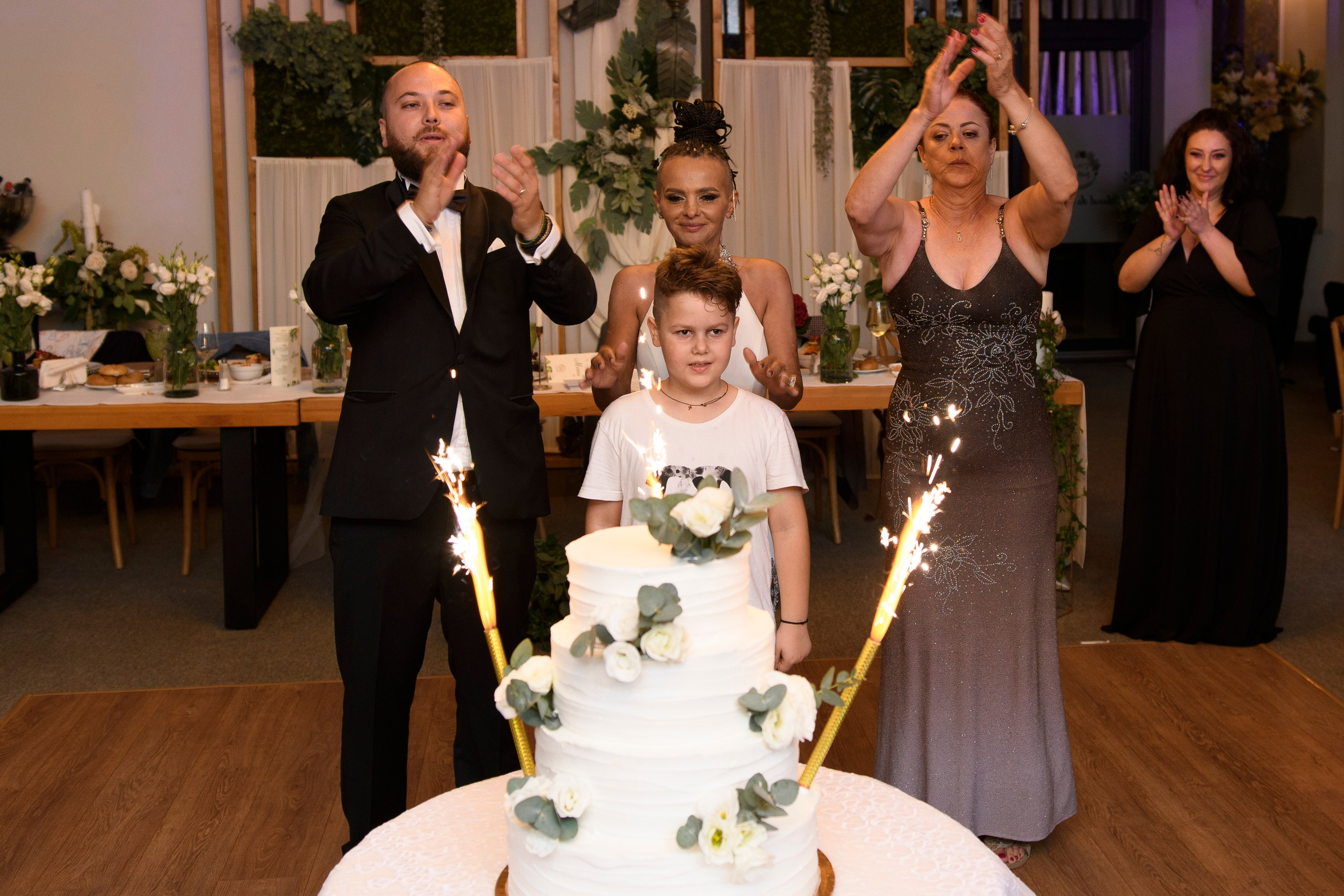 Fotografii Nunta + Botez Ciresul Salbatic. MDimaFotoStudio. Fotograf de nuntă, evenimente private și de familie