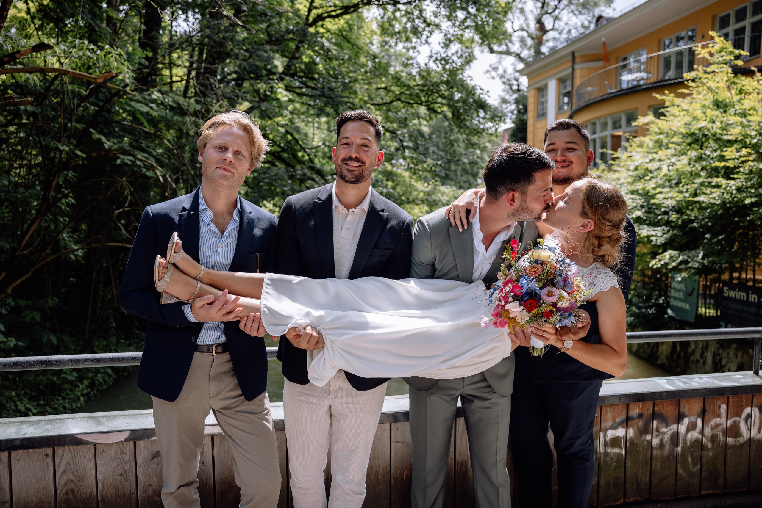 Sommerliche Hochzeitsfotos im Standesamt Mandlstraße & Schwabing. Hochzeitsfotograf München Taufe Familienfotograf Tanja Mauke