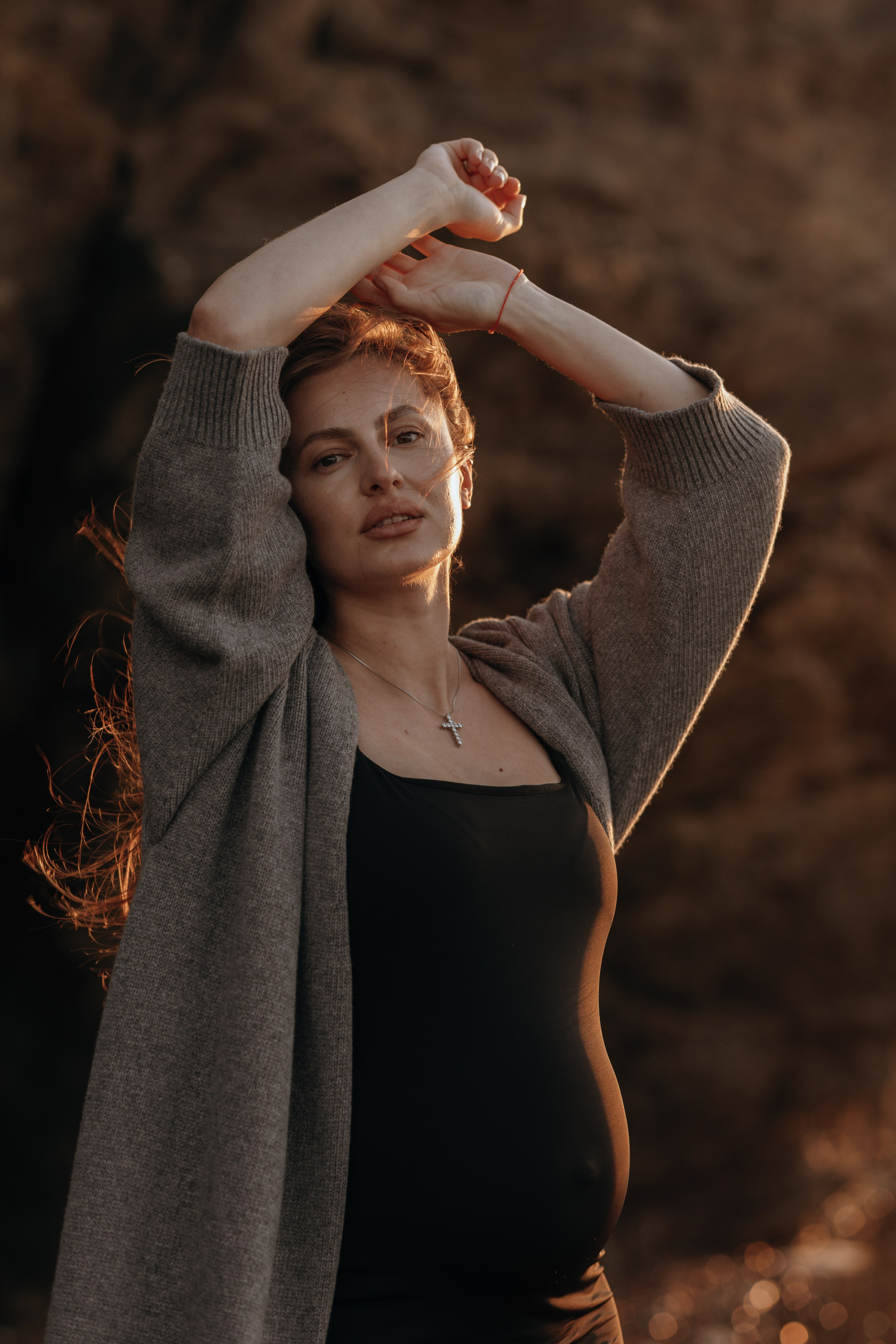 Sunset maternity photoshoot. Annah Louwagie — Lifestyle photographer for couples, families & brands | France & worldwide