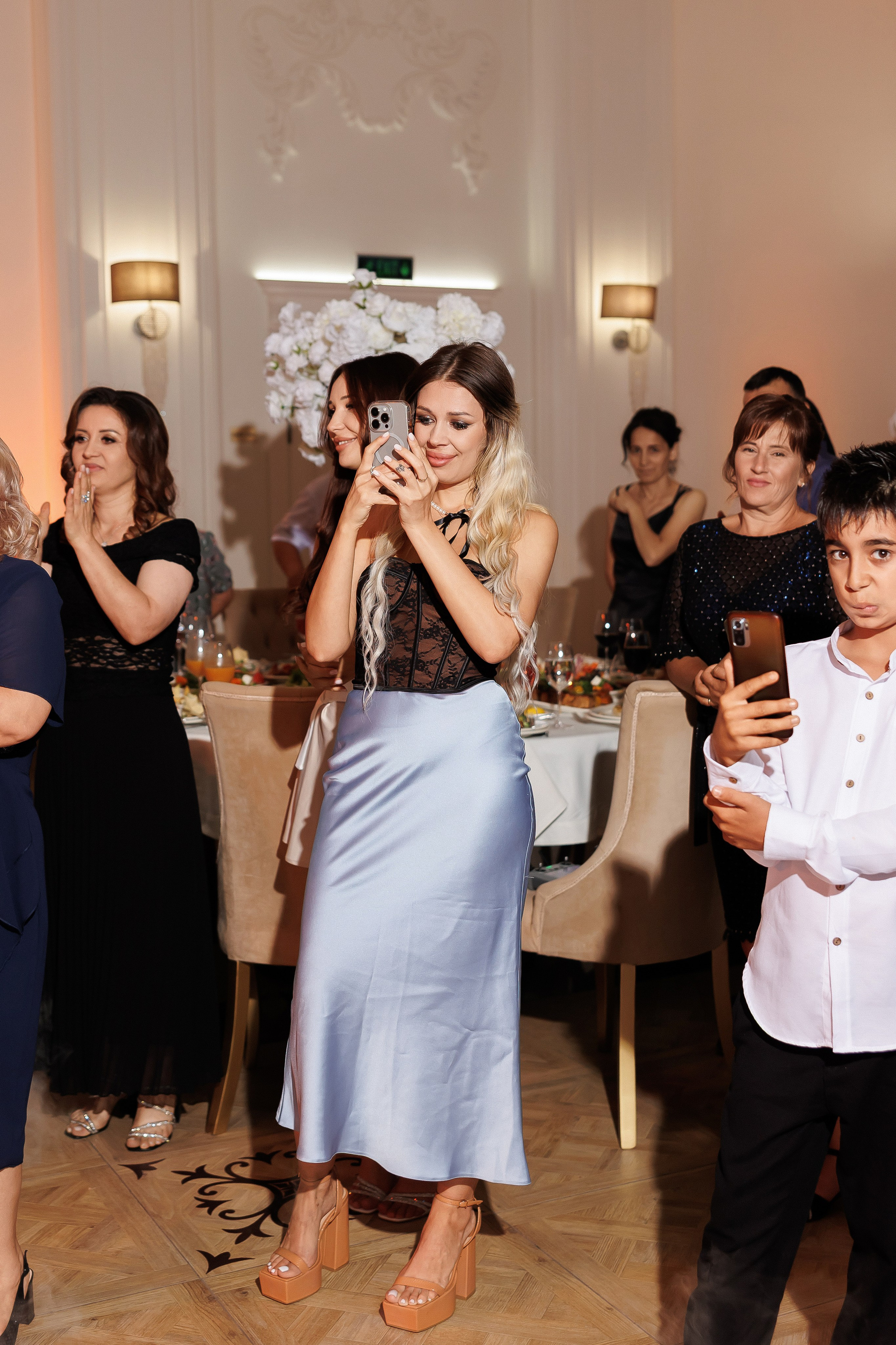 Eugen & Livia — Grand Elysee — Wedding Day. Servicii Foto și Video 067188353