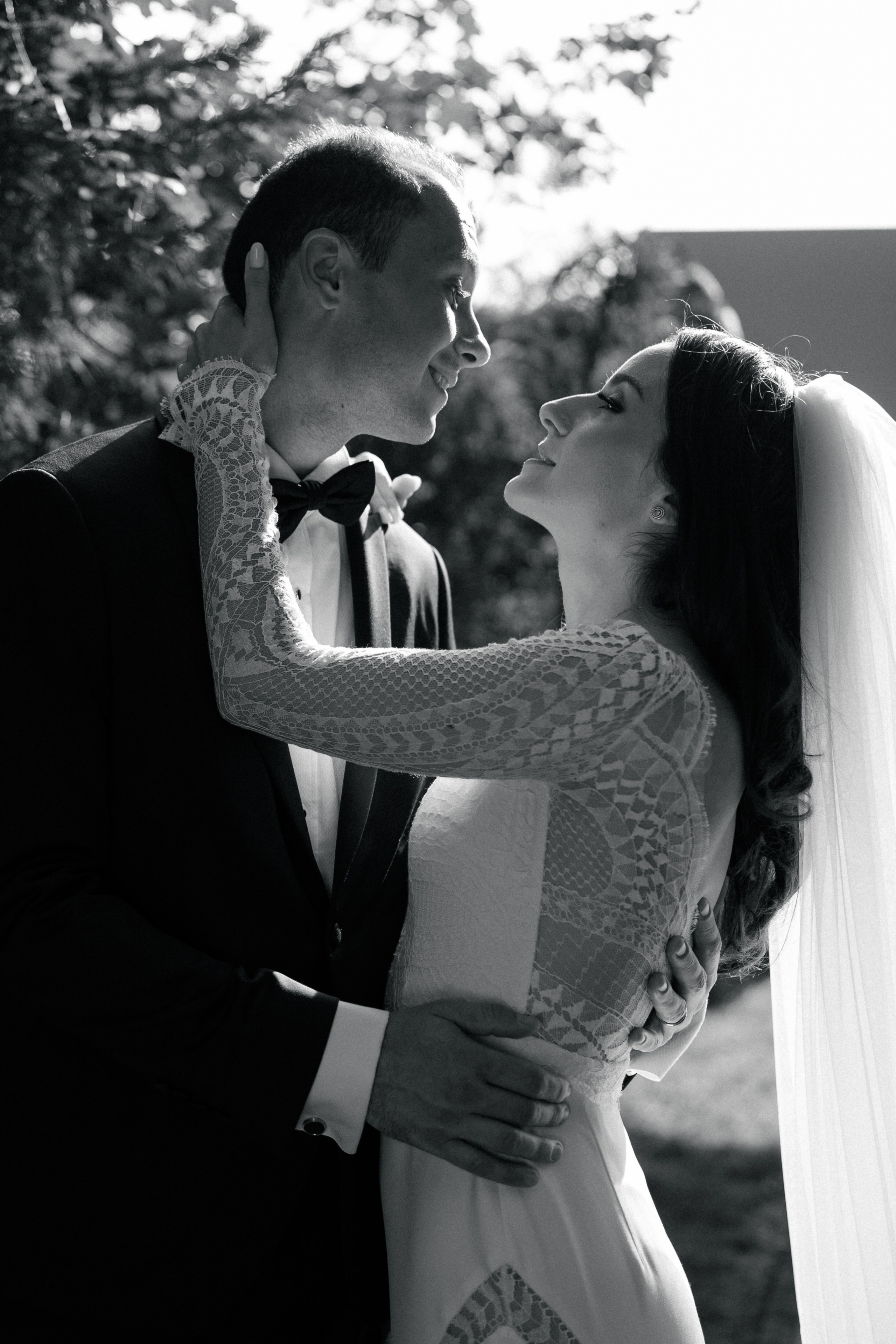 Elly & Andrew. Destination Wedding Photographer Alex Pasarelu