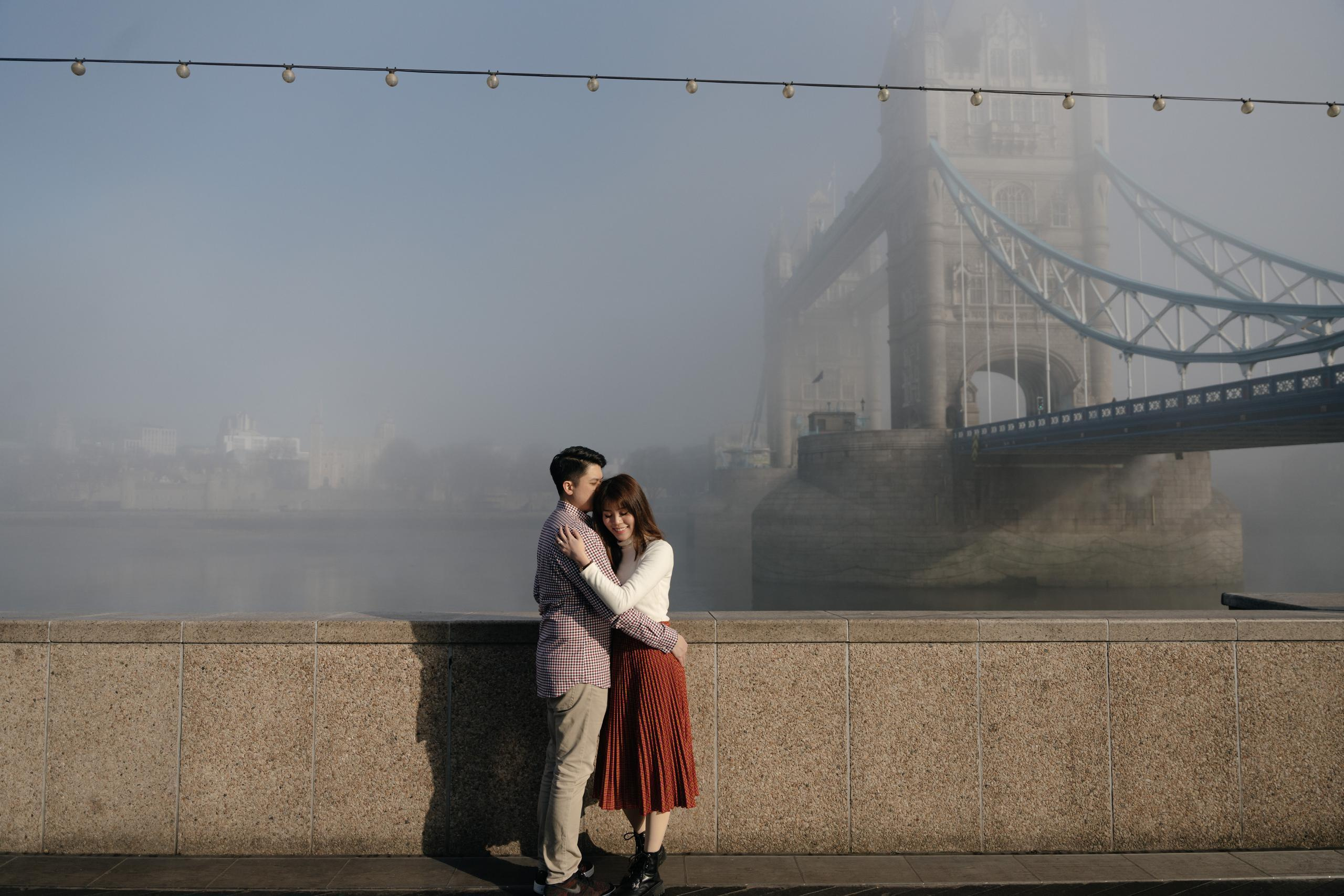 Foggy Hornung by Tower Bridge. London portrait and family photographer