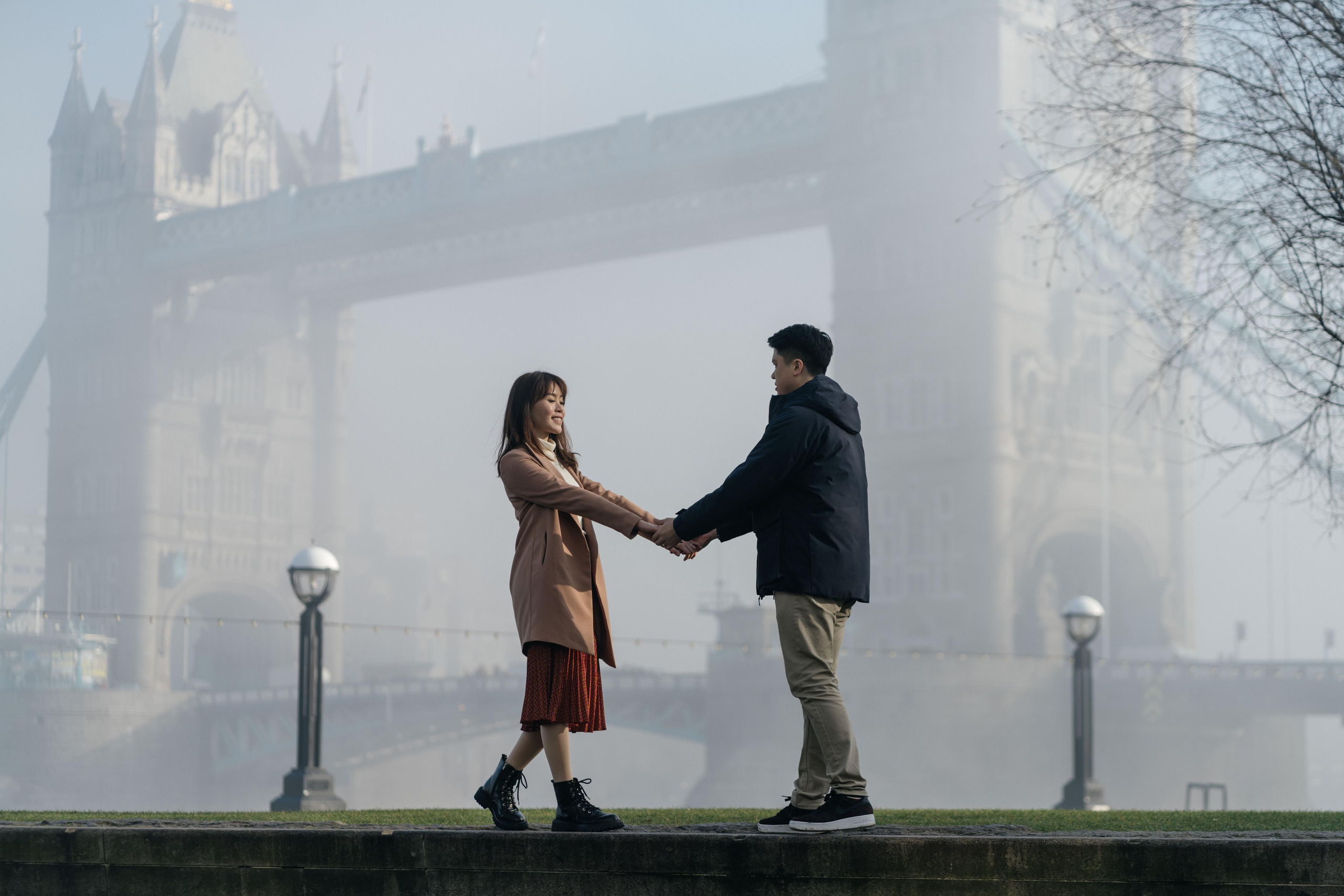 Foggy Hornung by Tower Bridge. London portrait and family photographer