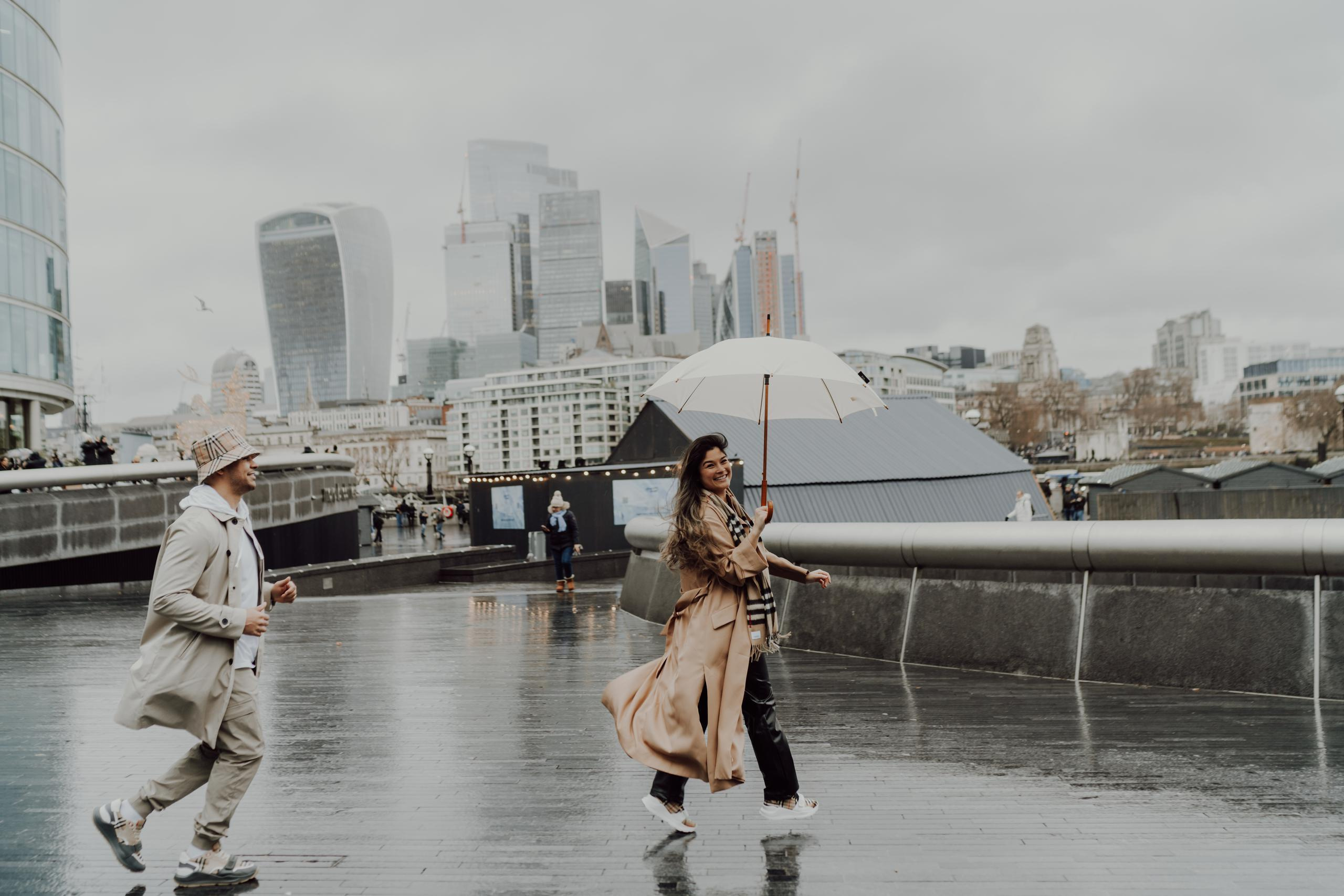 Rainy photo walk by Tower Bridge. London portrait and family photographer