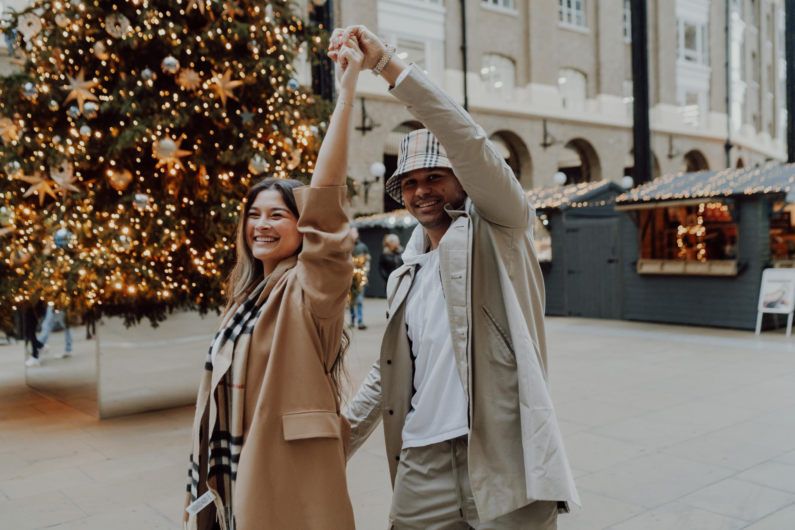 Rainy photo walk by Tower Bridge. London portrait and family photographer