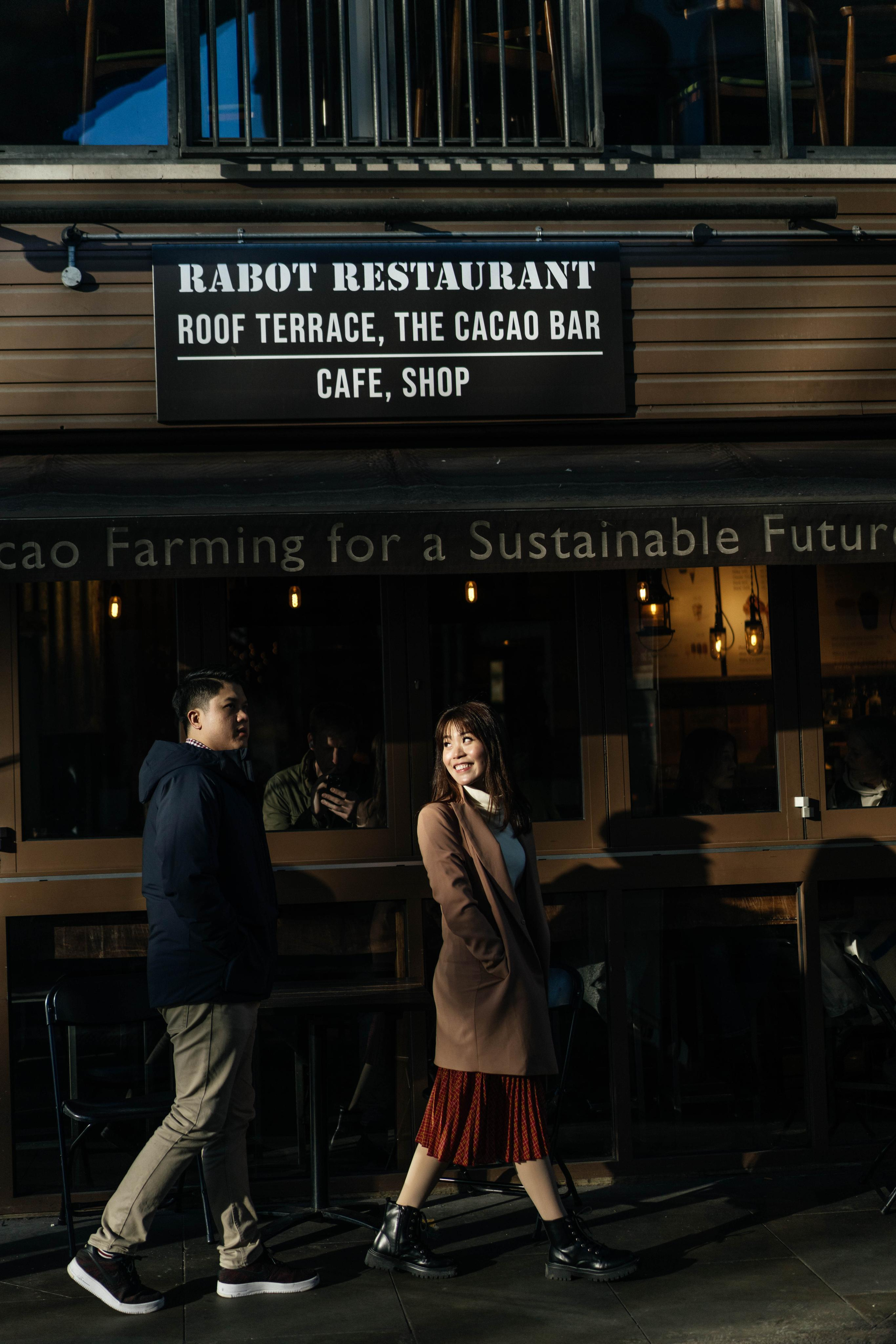 Foggy Hornung by Tower Bridge. London portrait and family photographer