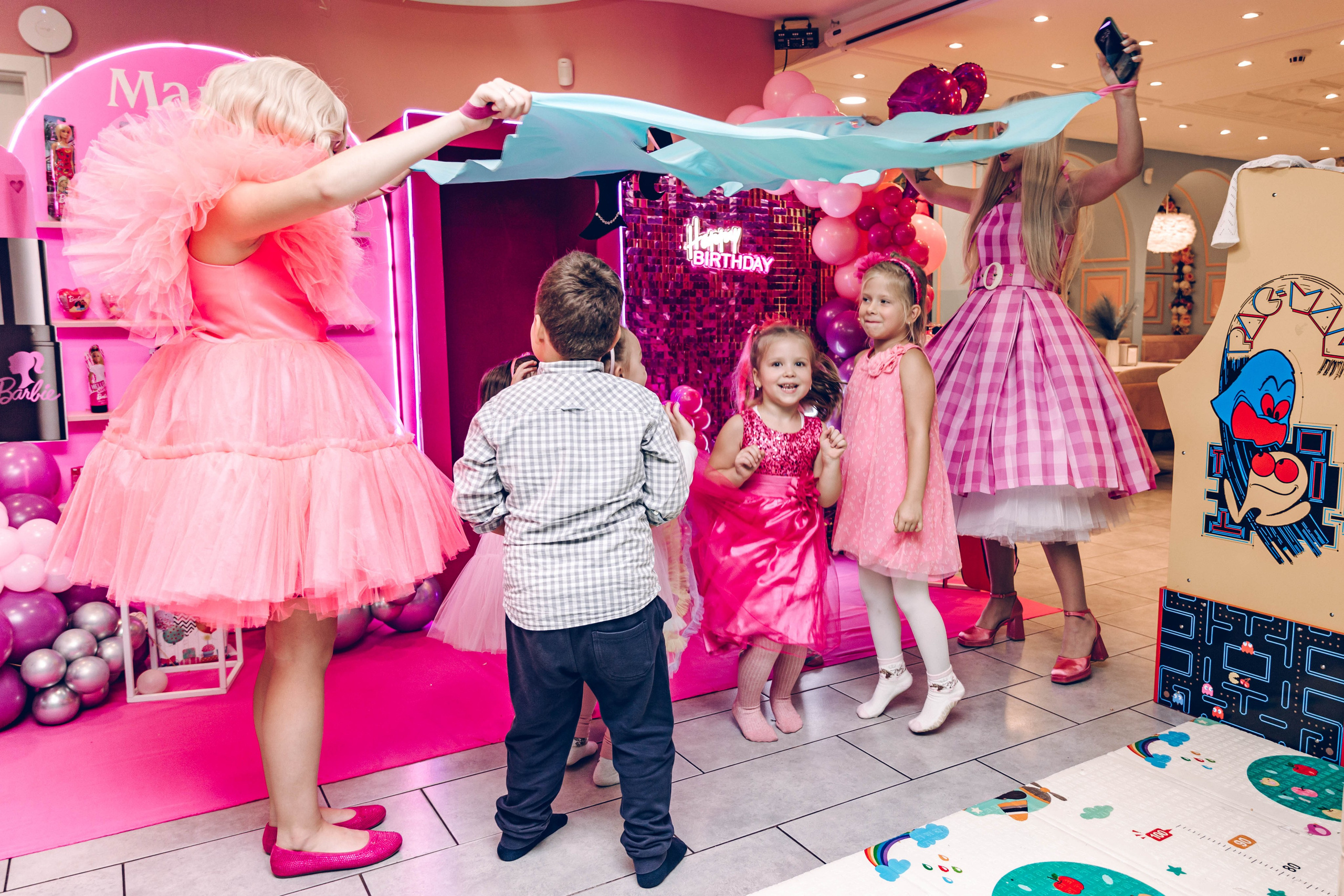 Geburtstag Party. Portrait family photographer in Berlin Elena Zakh