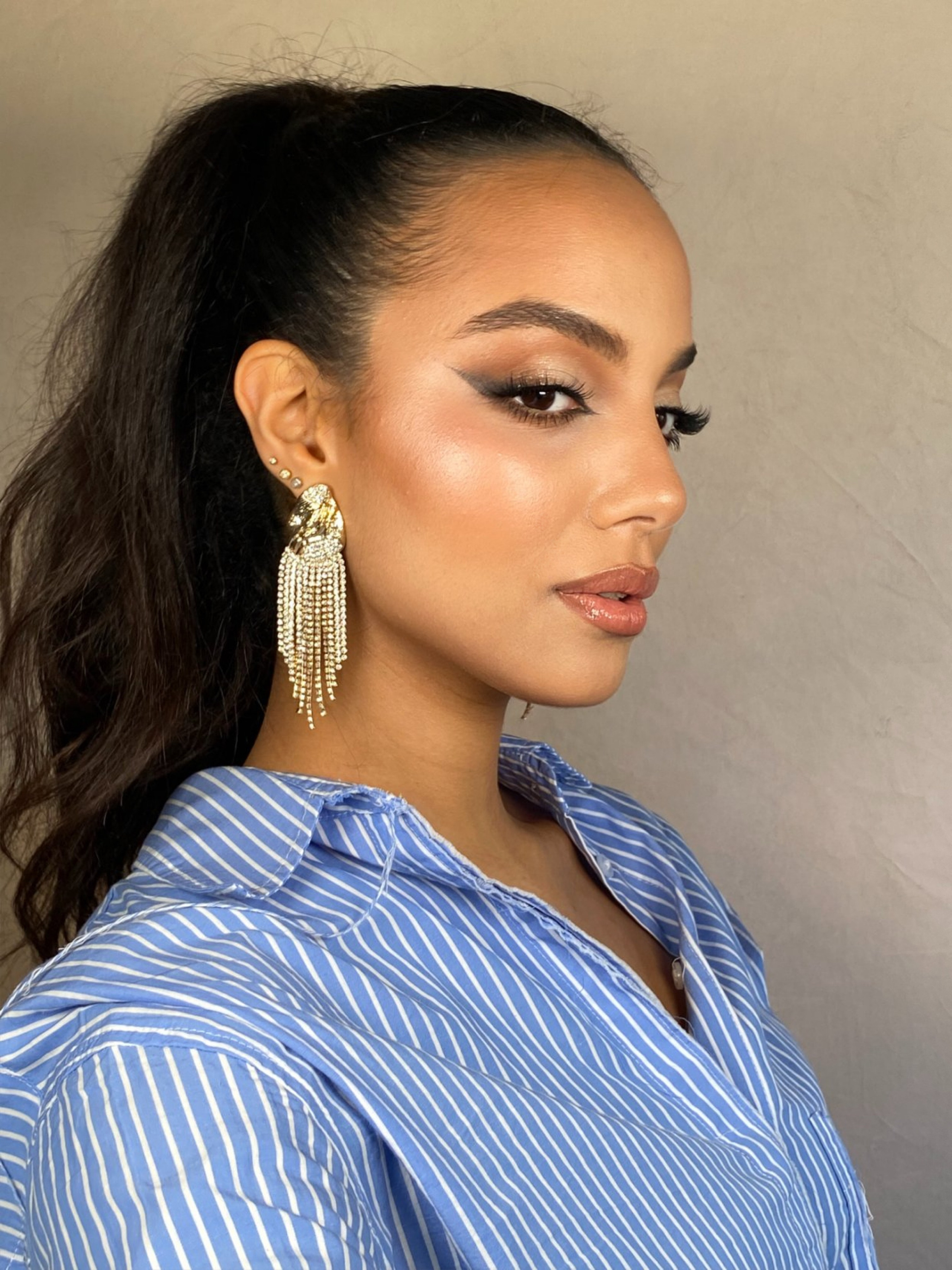 Captivating beauty radiates from a stunning Arab woman adorned in full glam makeup, exuding confidence and allure. Our expert makeup artistry celebrates the elegance of Arab features, inviting all to discover the transformative power of our services.