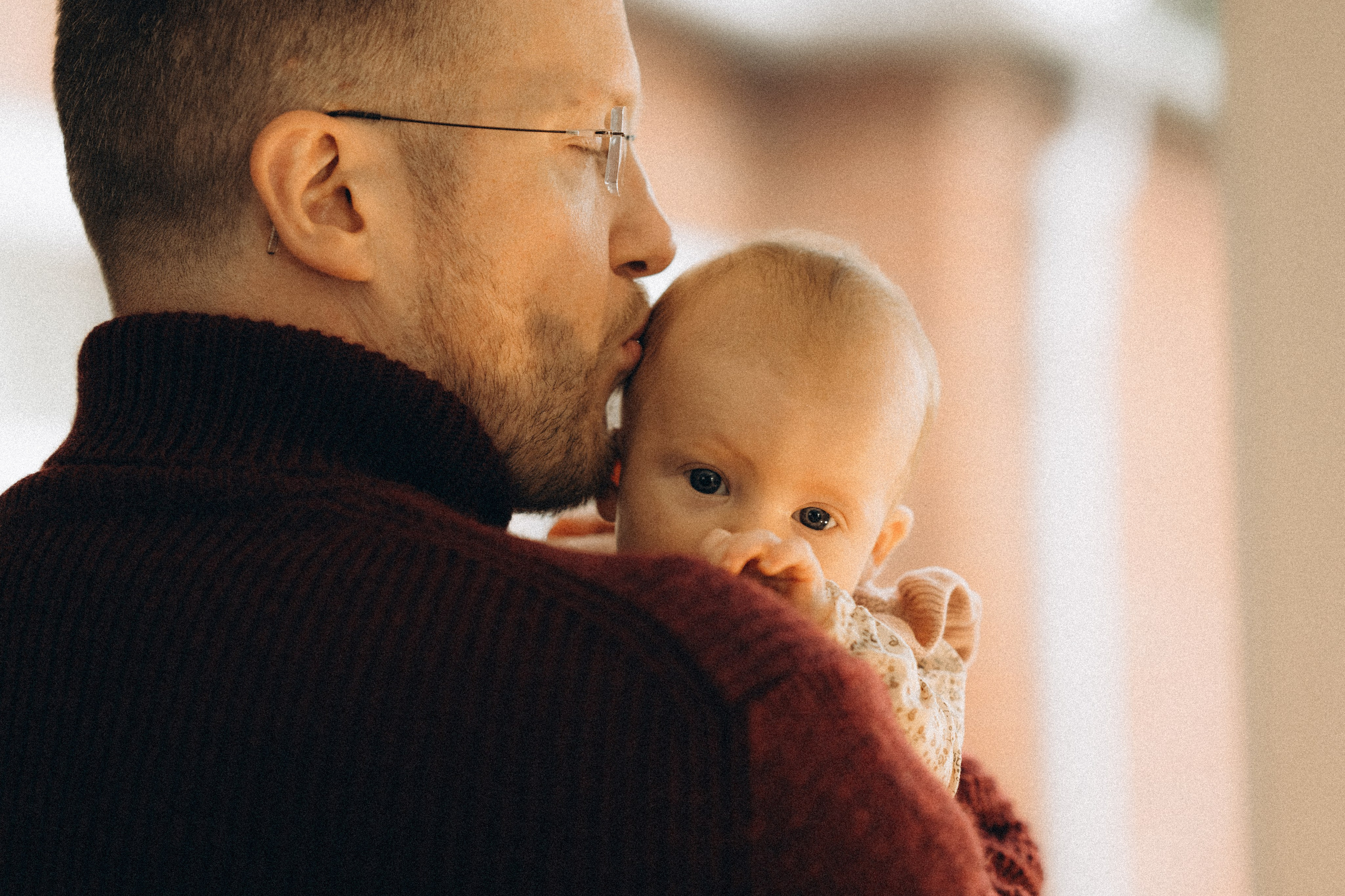 Home newborn session. Tania Gandrabur, photographer in West Midlands, England