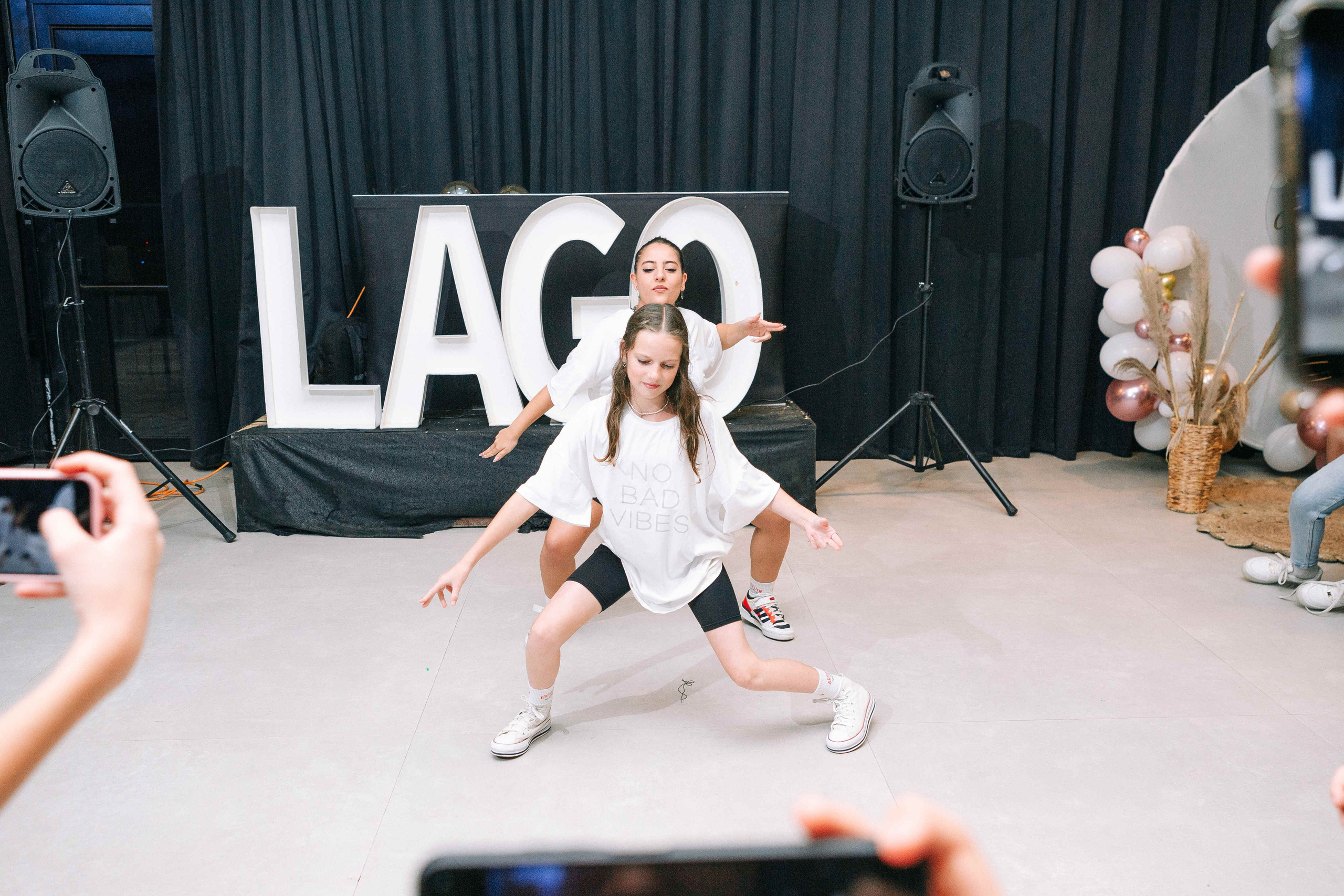 PARTY WITH FRIENDS. Https://shi-photo.com/