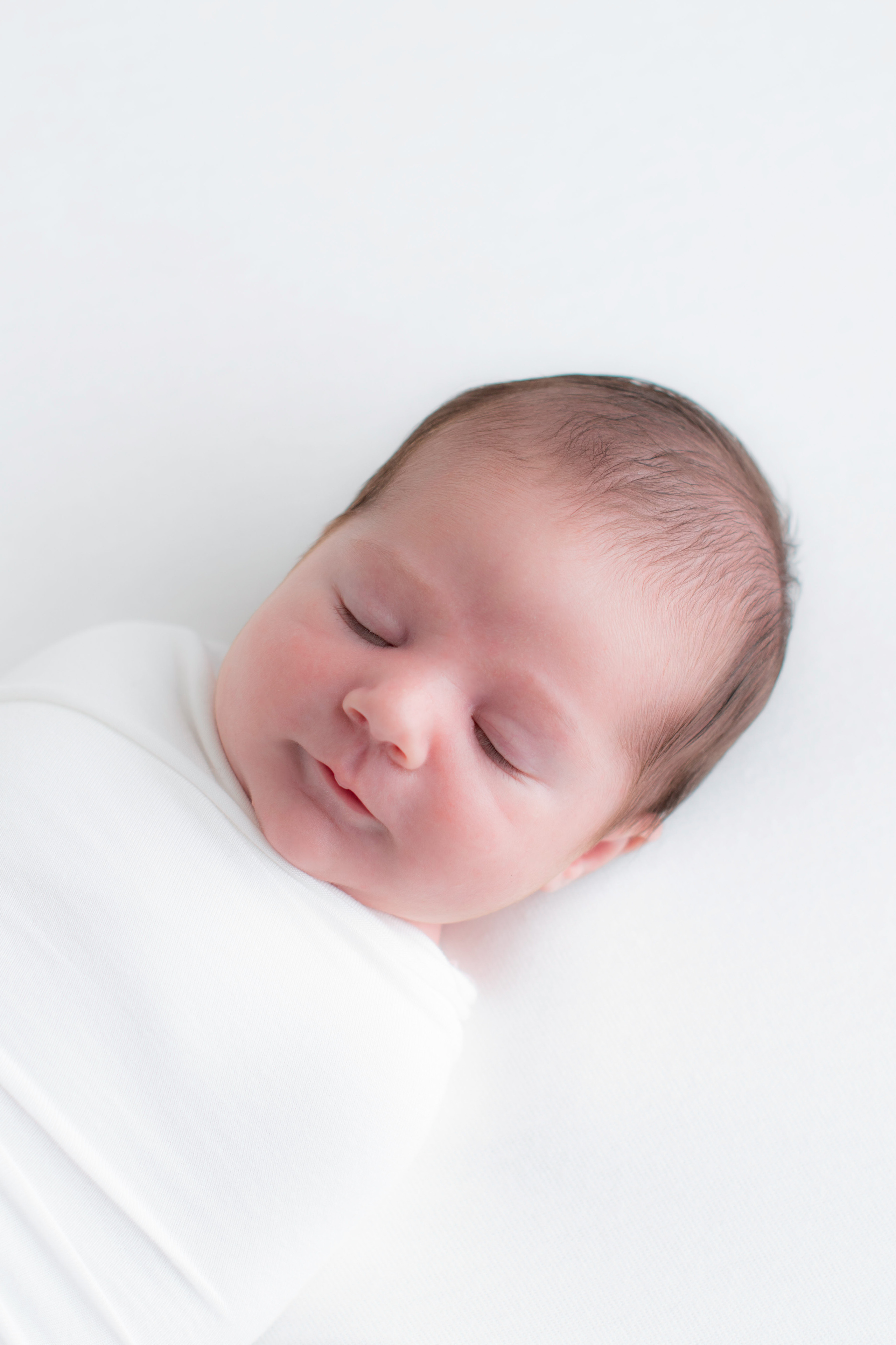 Nouveau-né. Photographe grossesse et nouveau-né a La Ciotat