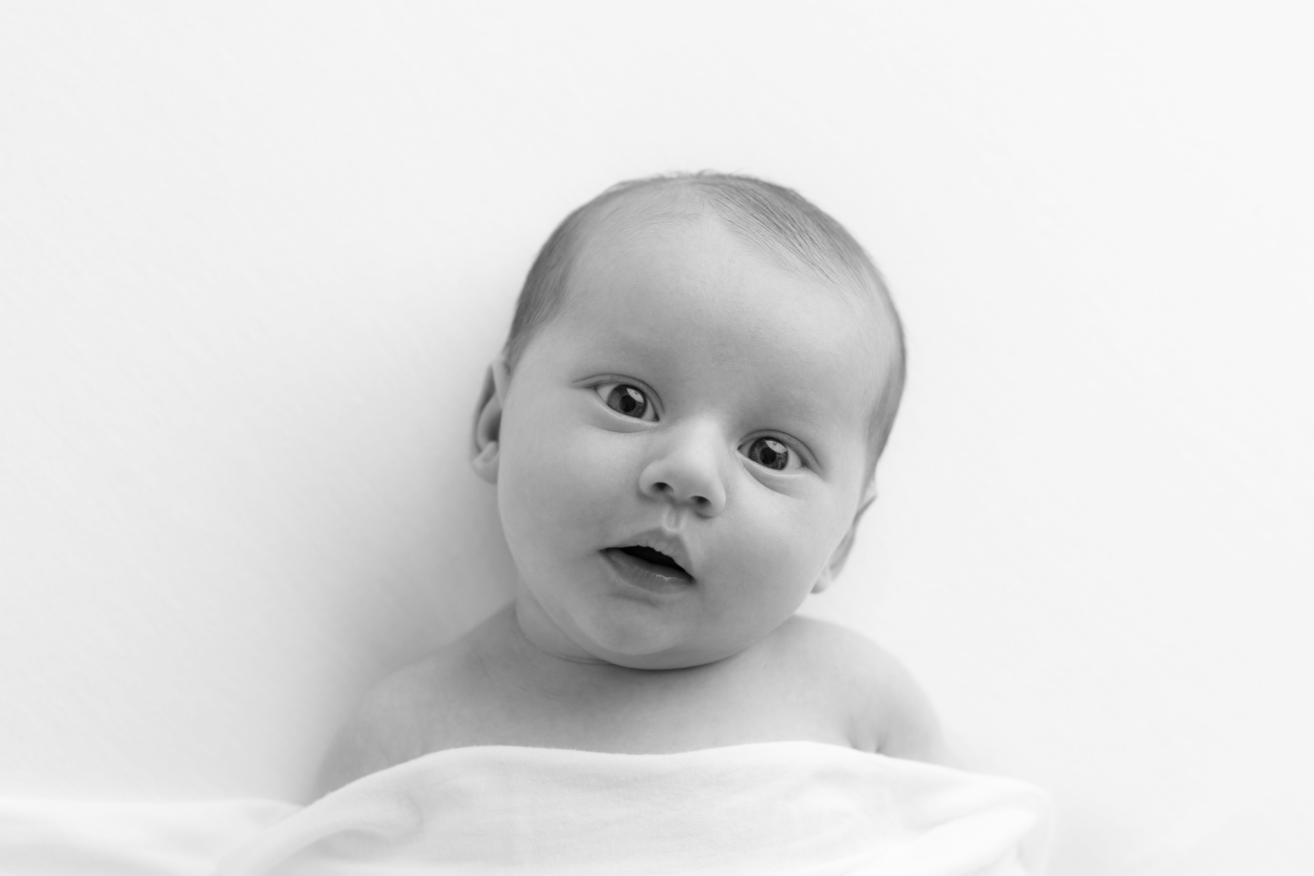 Nouveau-né. Photographe grossesse et nouveau-né a La Ciotat