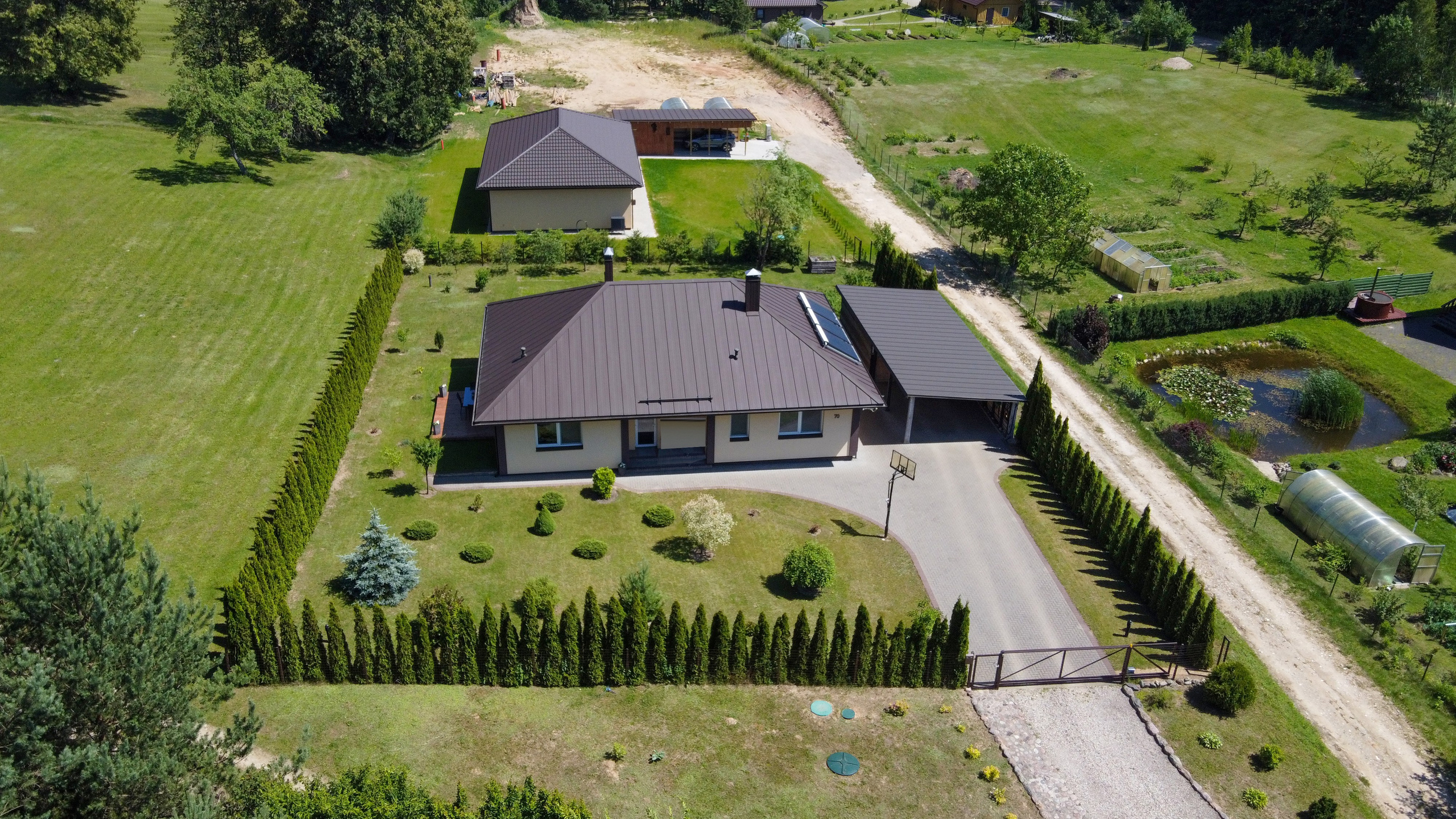 Žudiškių k. Ežero g. 70, Rešes sen. Elina Sapiega fotografė Vilniuje